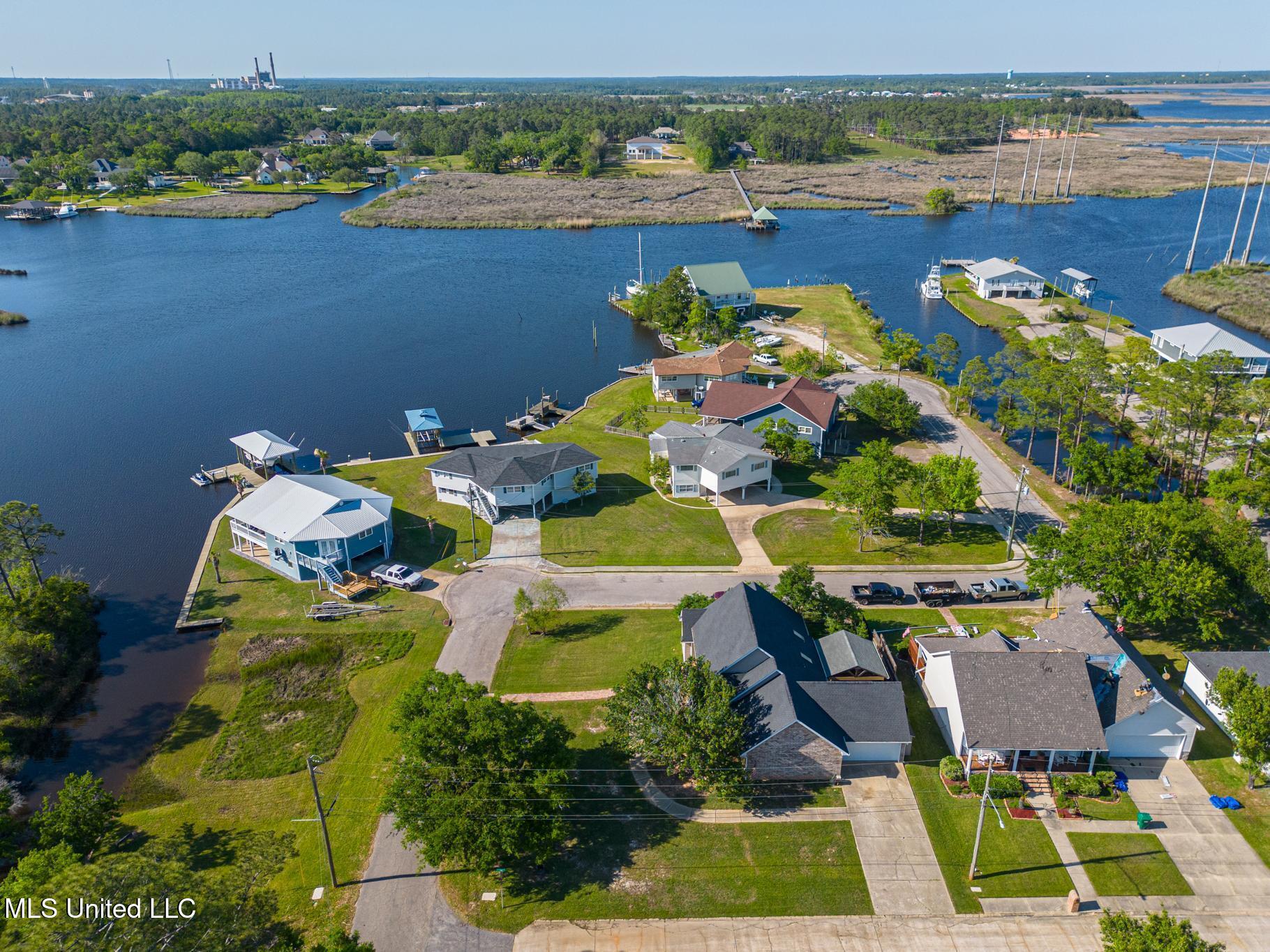 1296 John Evans Drive Property Photo 2