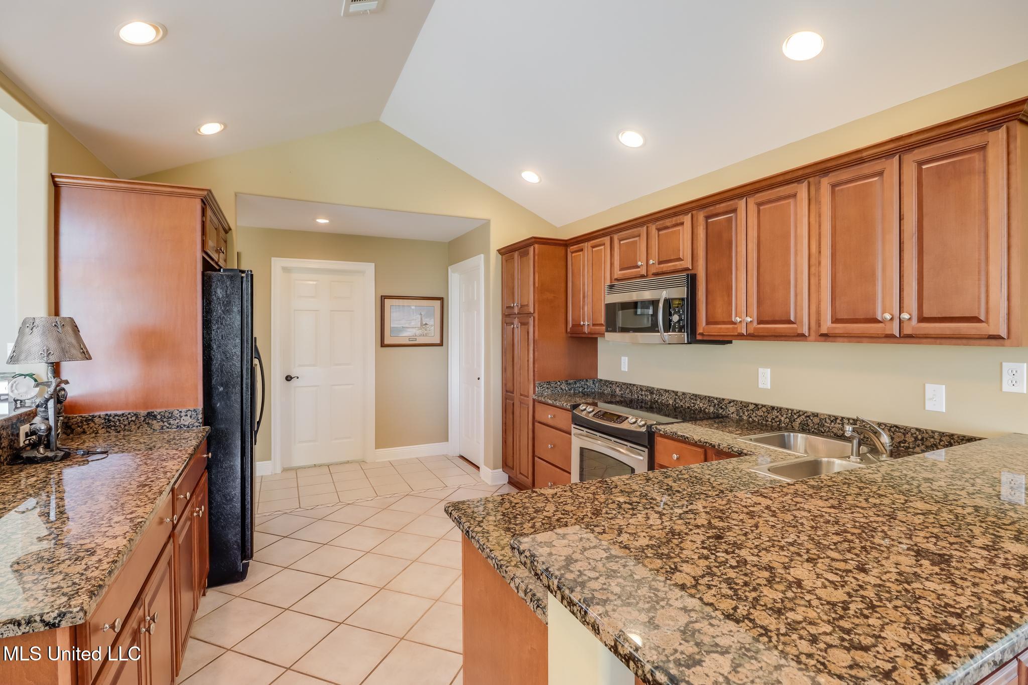 1296 John Evans Drive Property Photo 7