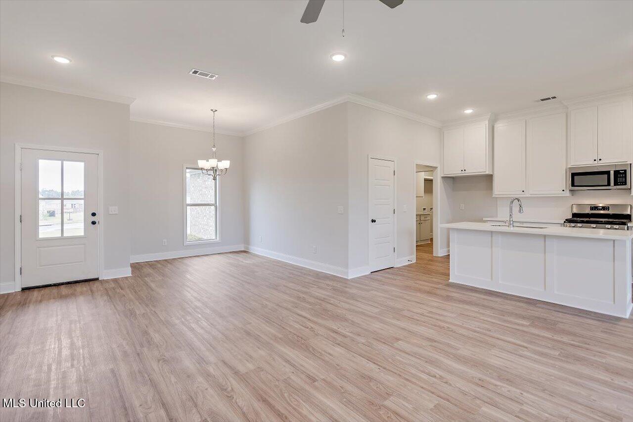 125 Southern Oak Way Property Photo 8