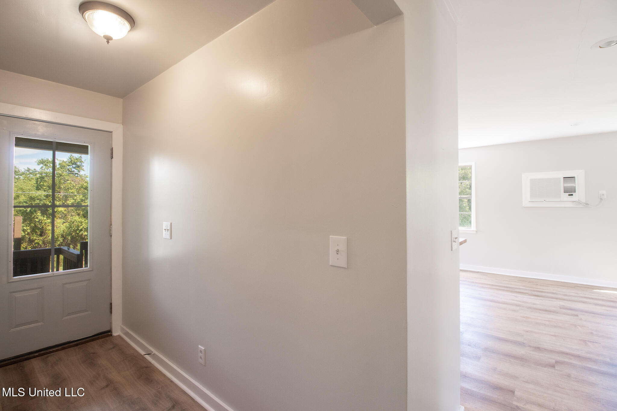 5163 Forrest Avenue Property Photo 6