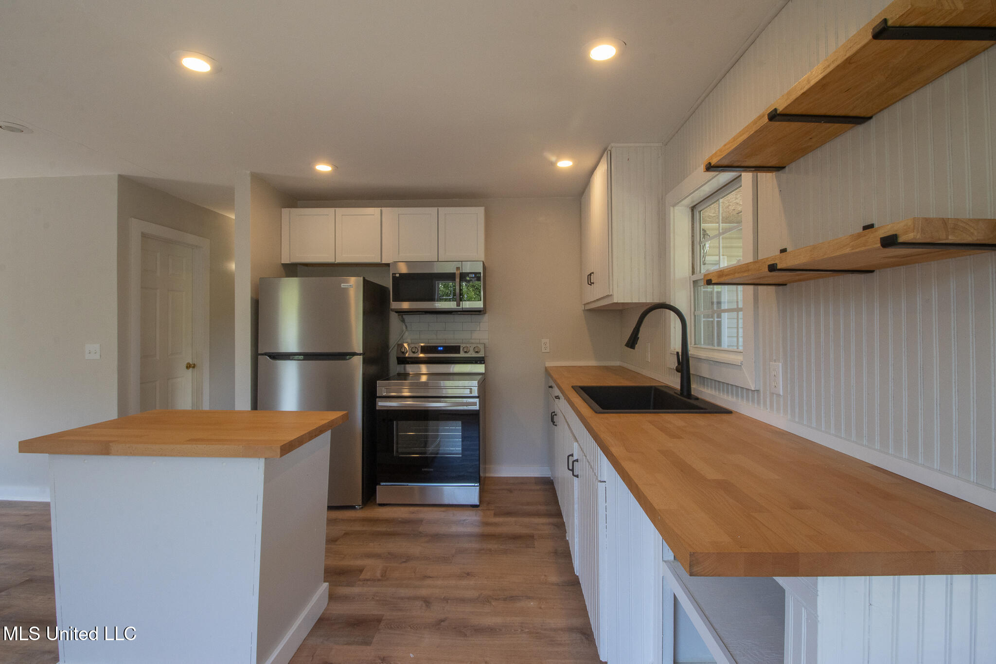 5163 Forrest Avenue Property Photo 9