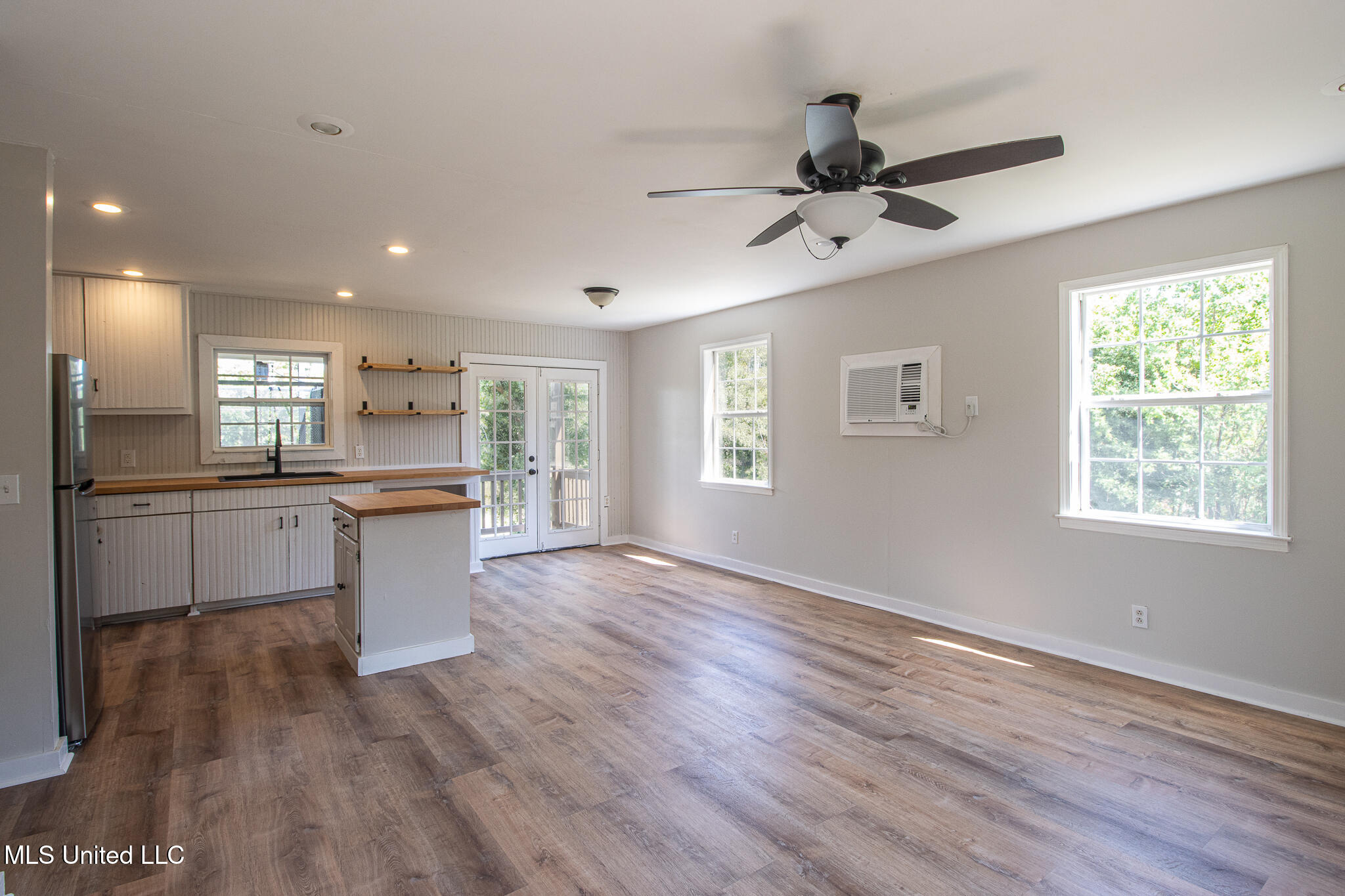 5163 Forrest Avenue Property Photo 10