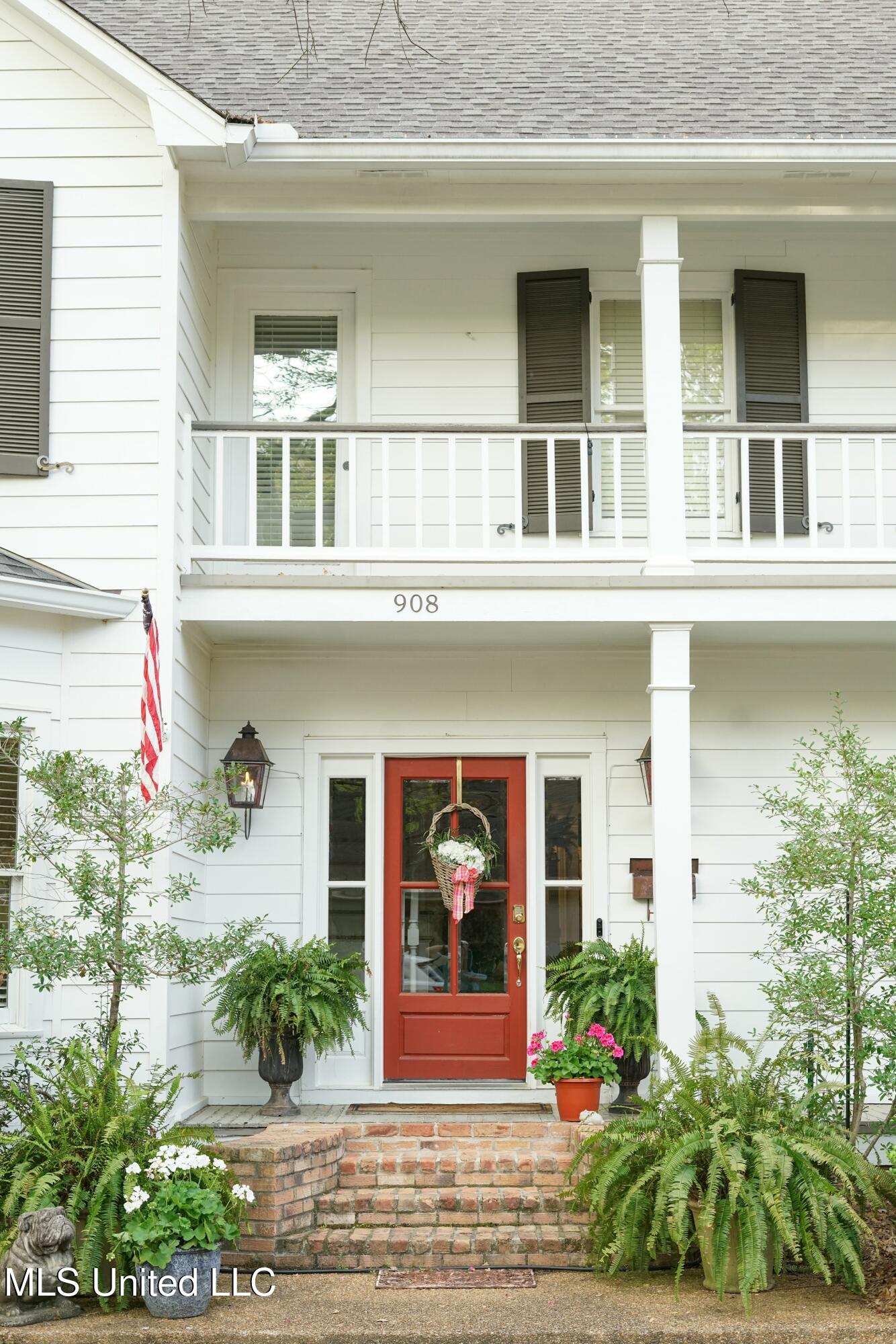 908 Newland Street Property Photo 4