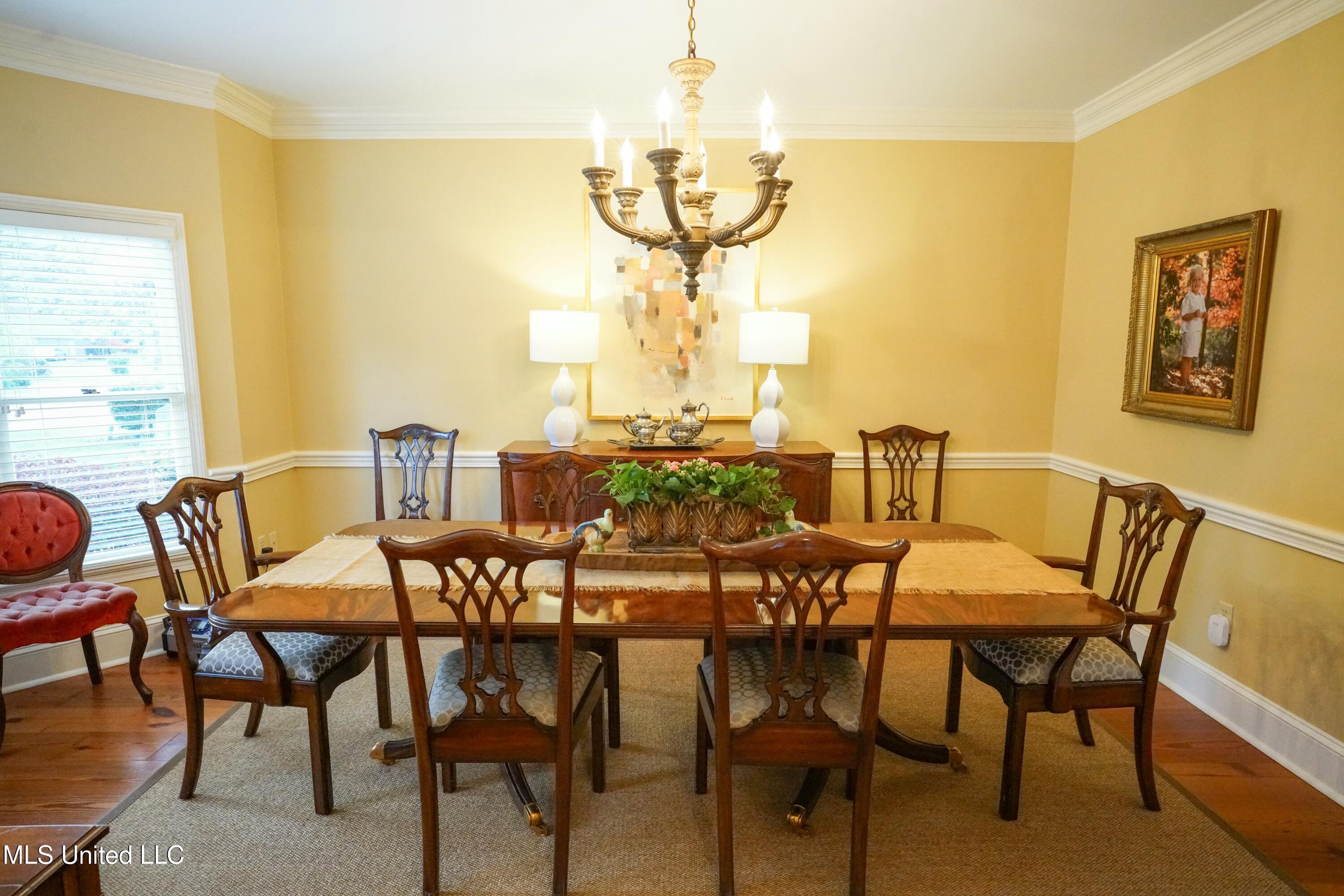 908 Newland Street Property Photo 8