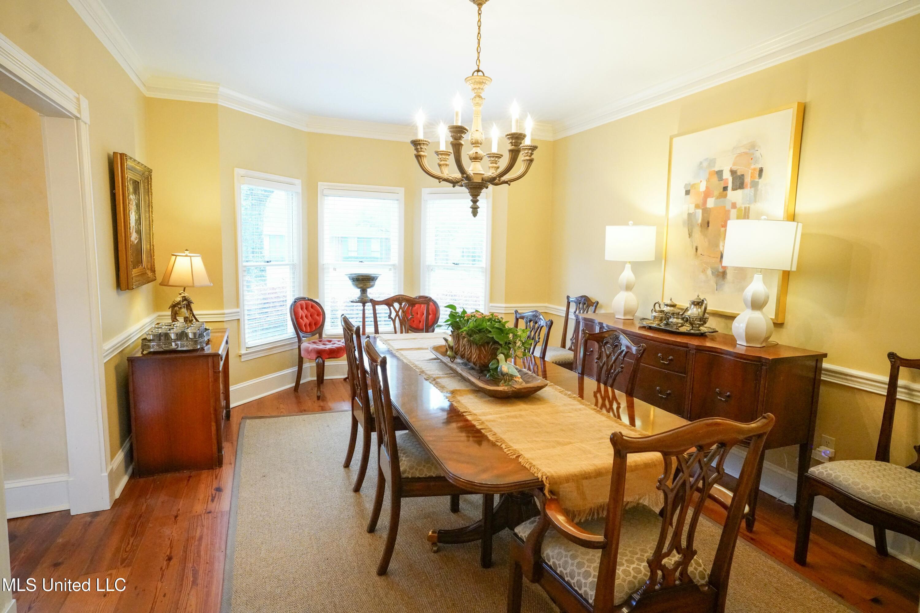 908 Newland Street Property Photo 9