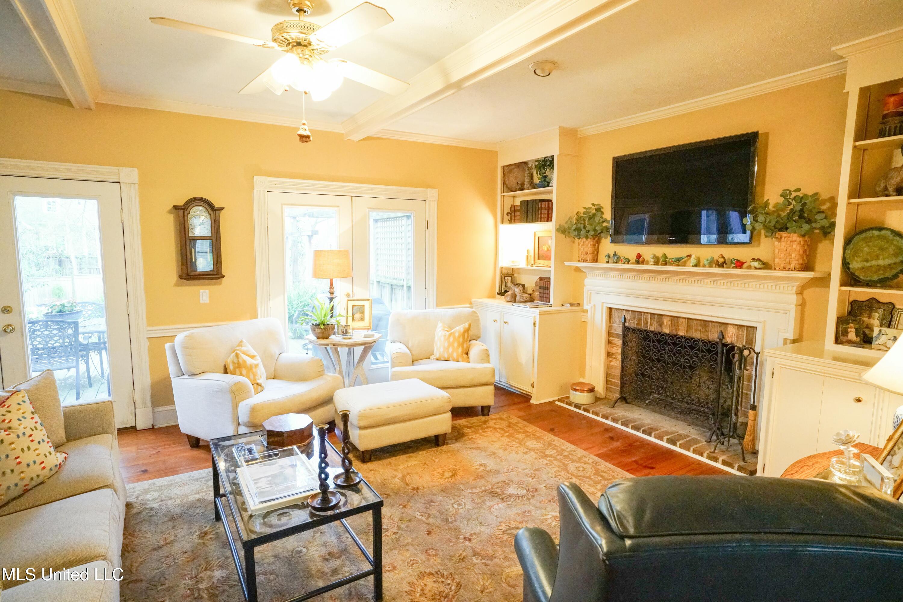 908 Newland Street Property Photo 10