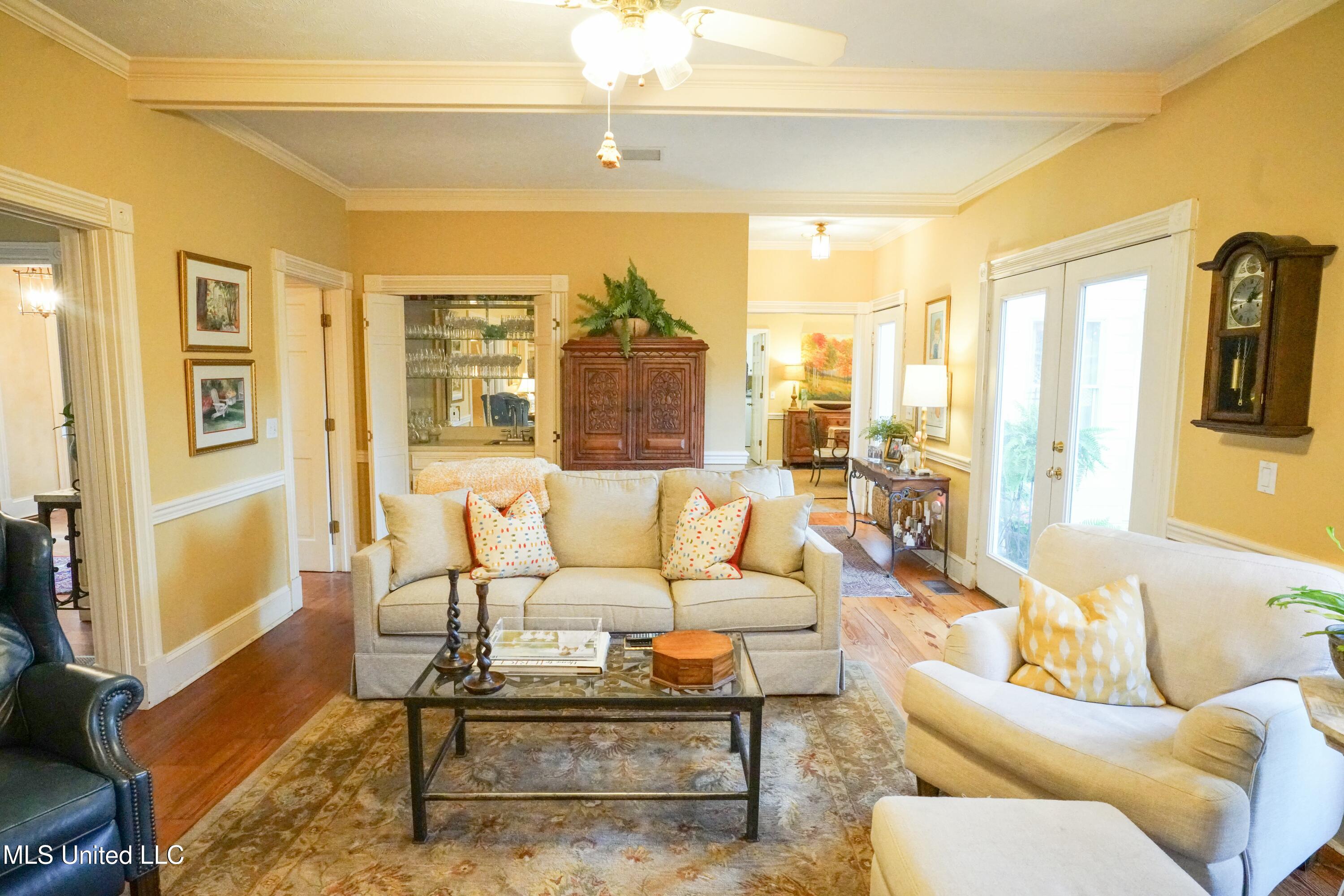 908 Newland Street Property Photo 11