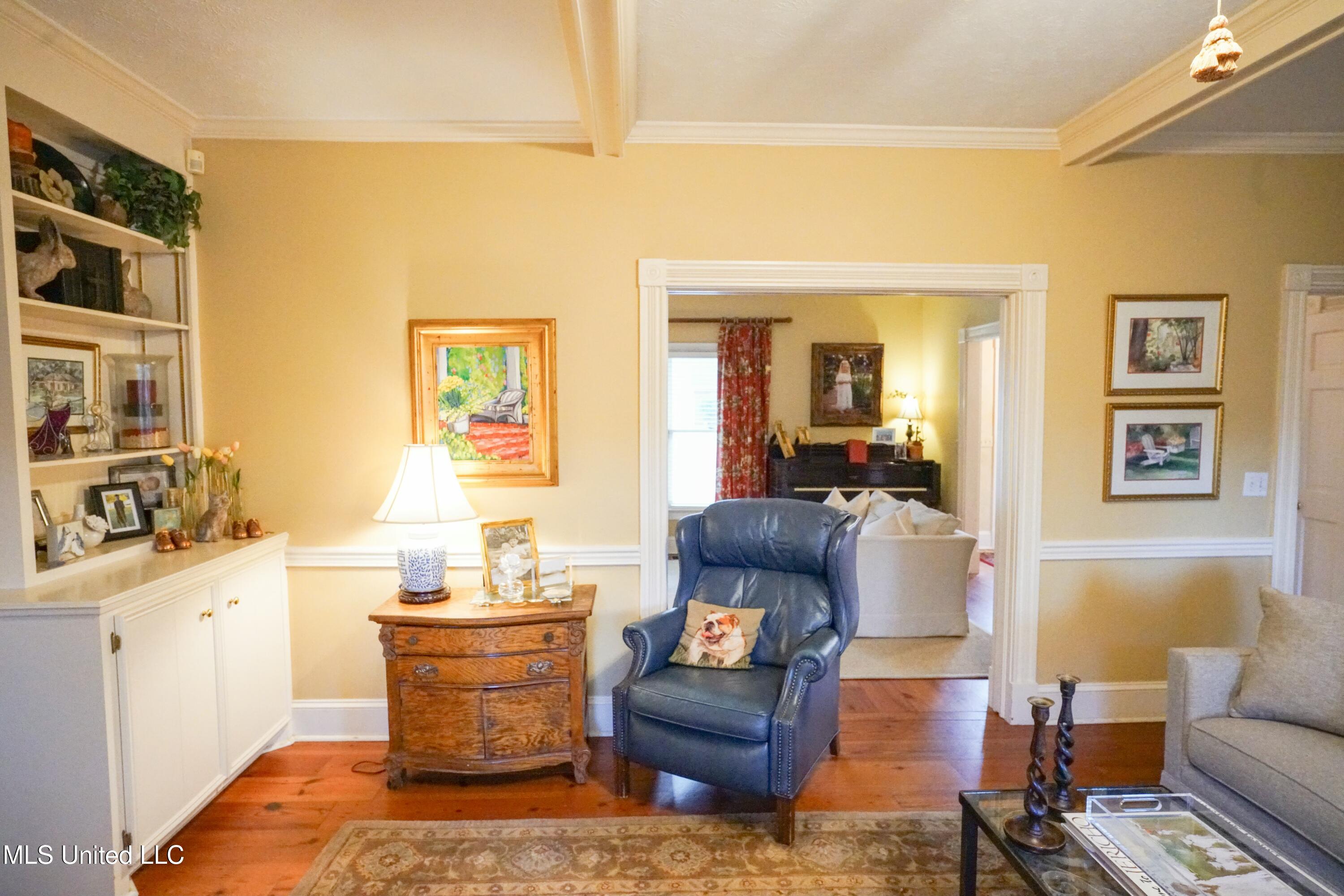 908 Newland Street Property Photo 12