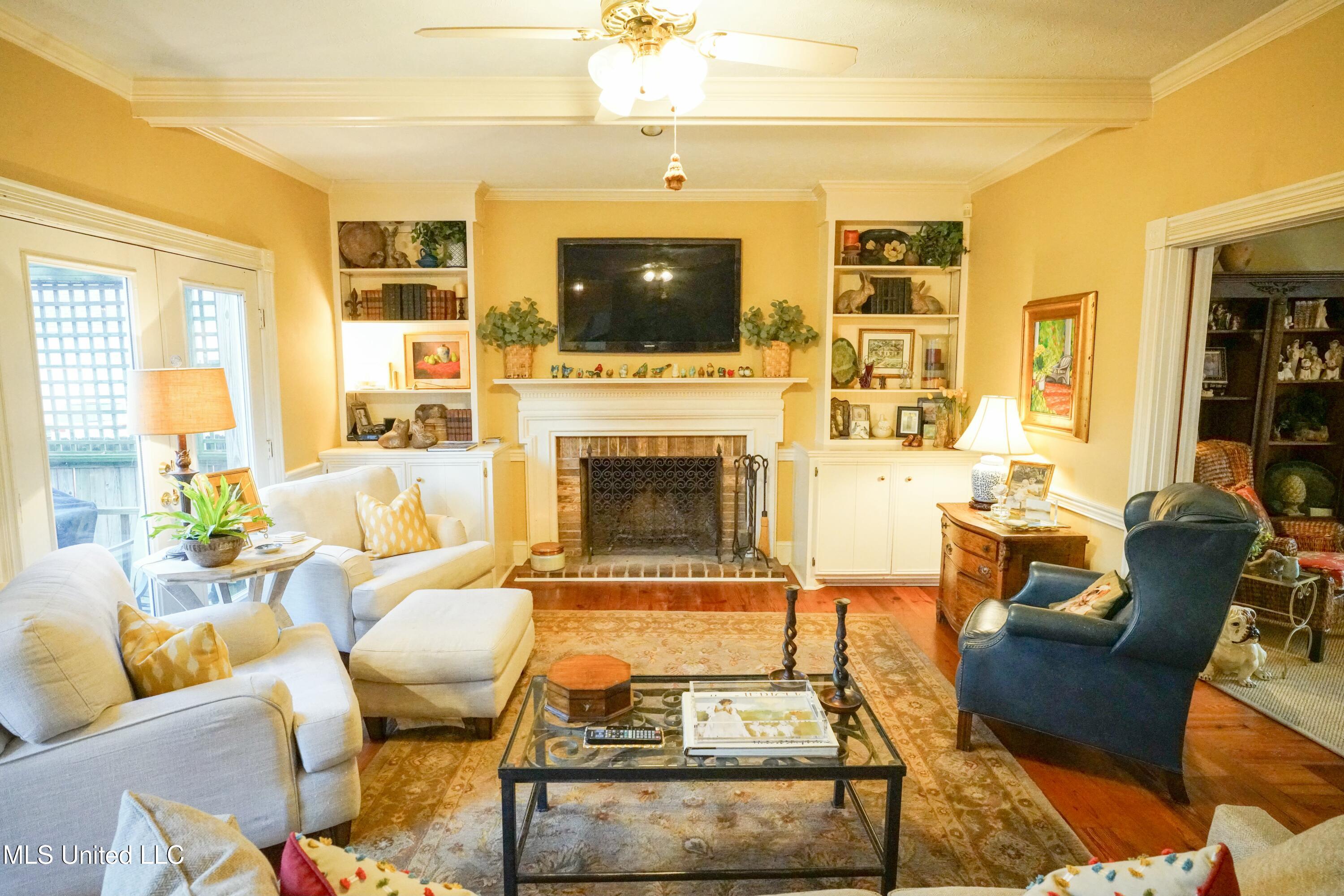 908 Newland Street Property Photo 13