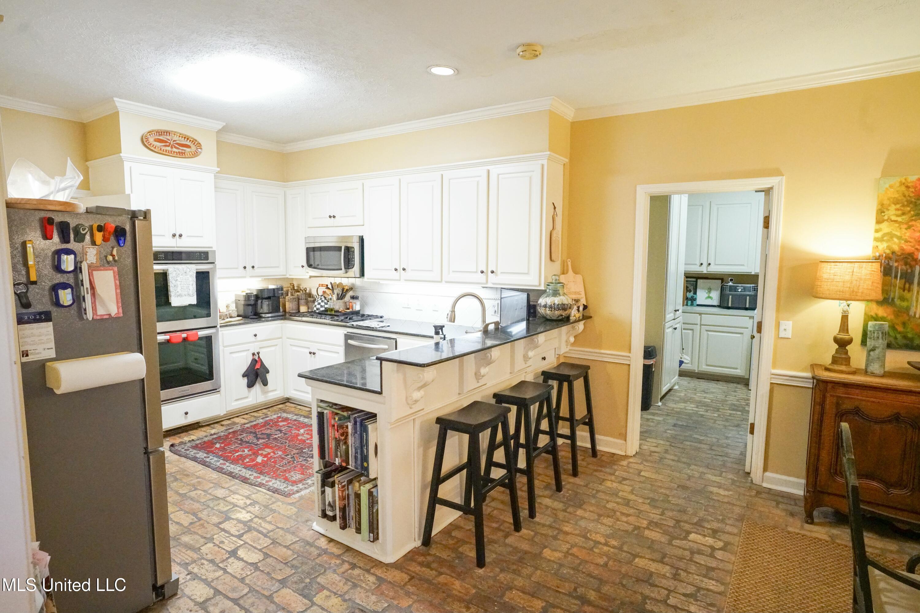 908 Newland Street Property Photo 15