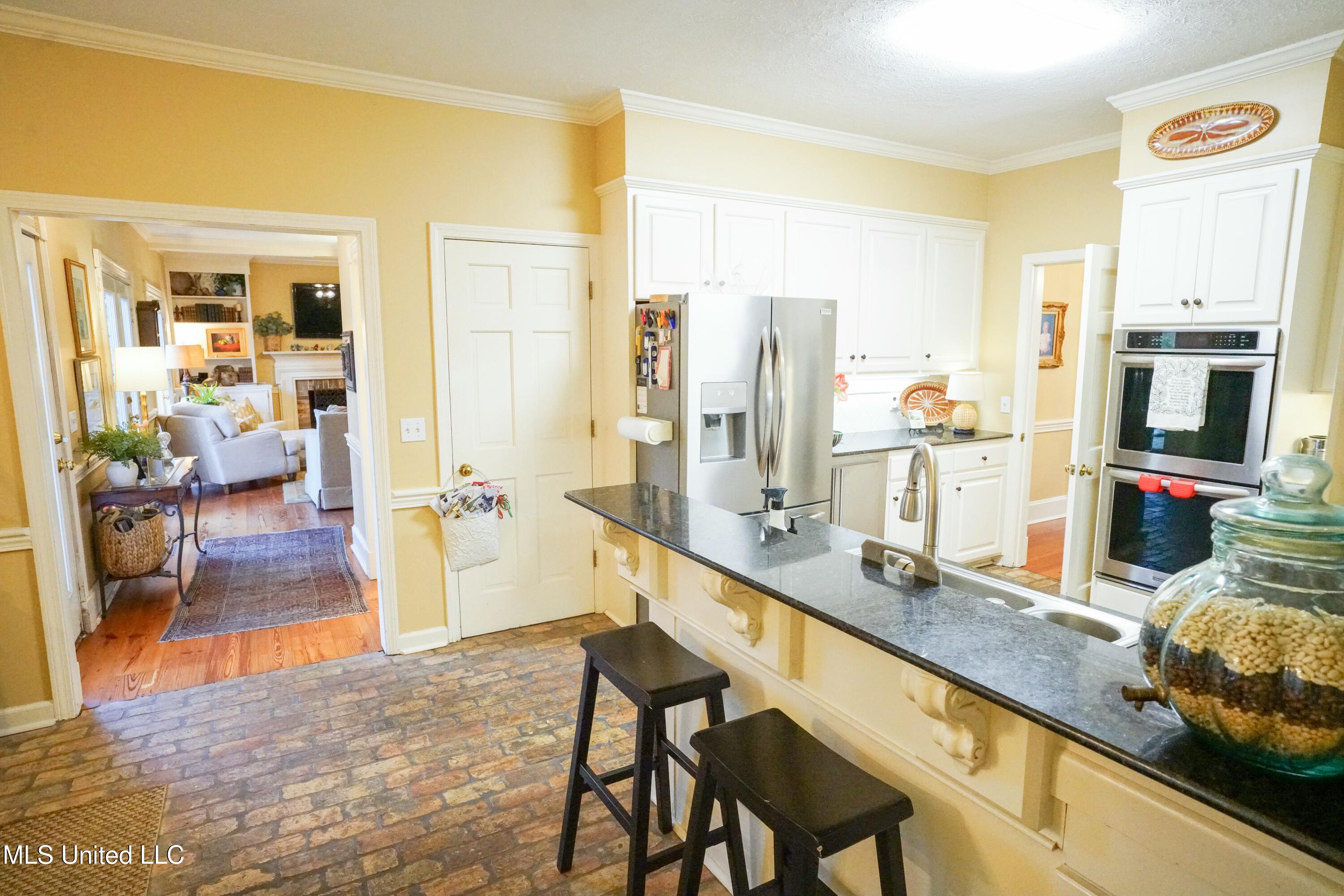 908 Newland Street Property Photo 16