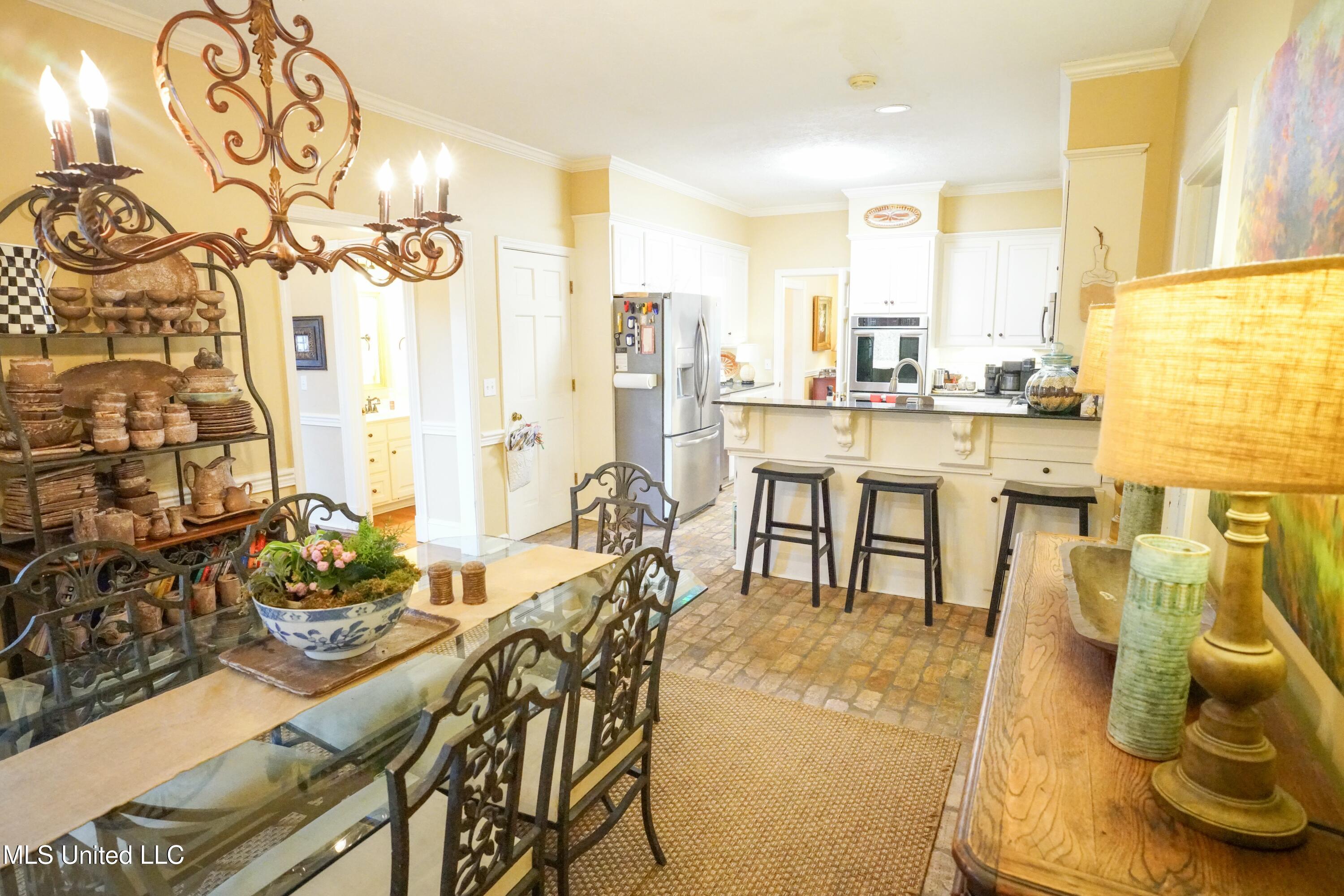 908 Newland Street Property Photo 17