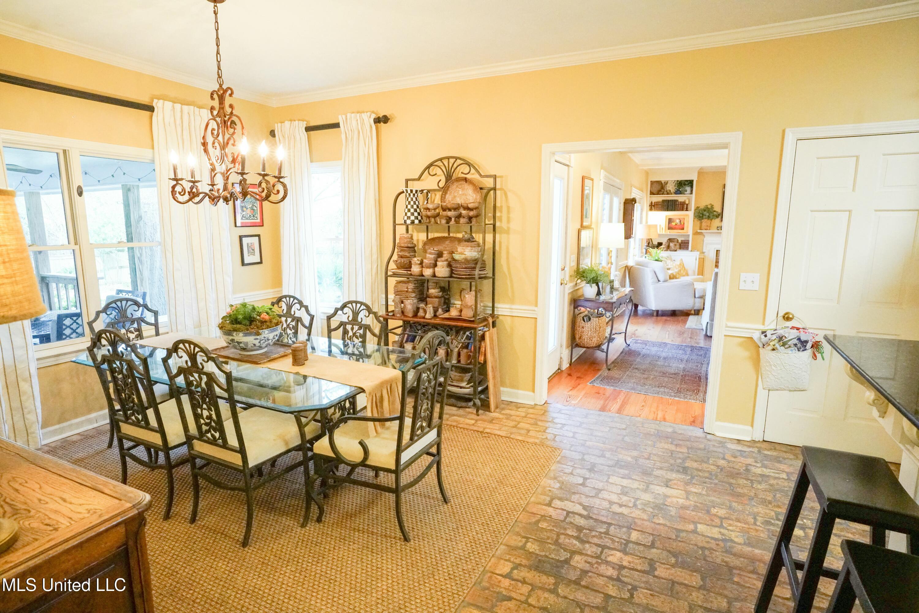 908 Newland Street Property Photo 18