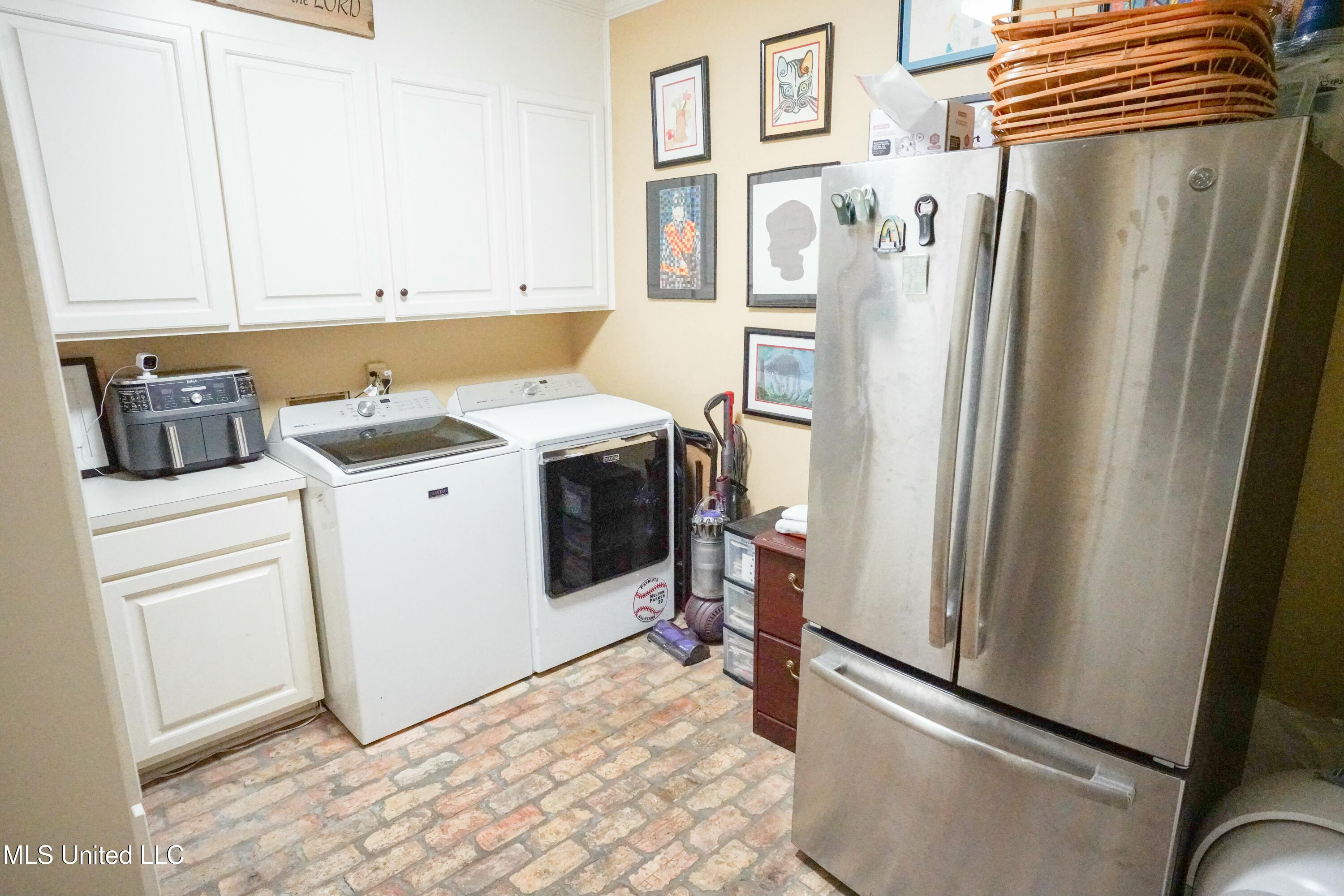 908 Newland Street Property Photo 19