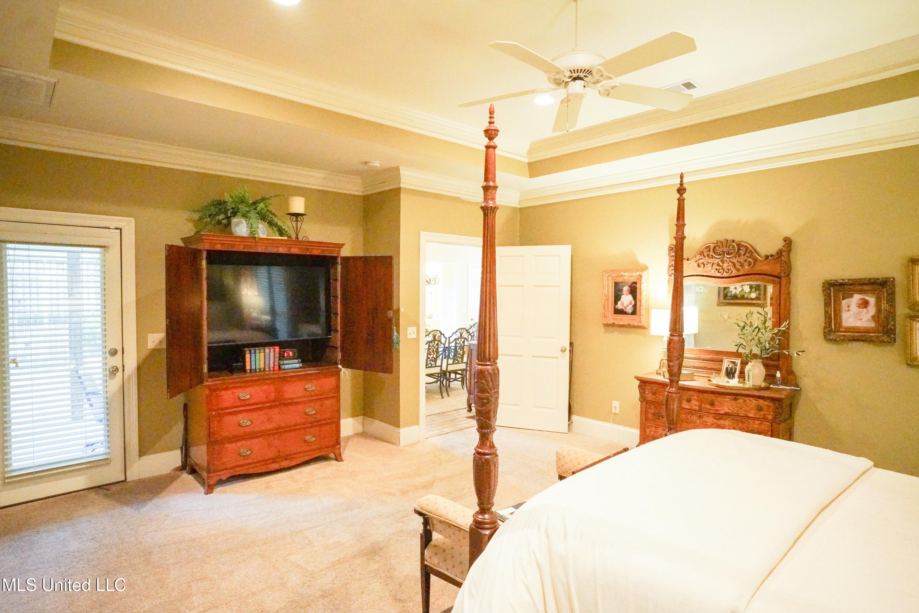 908 Newland Street Property Photo 23