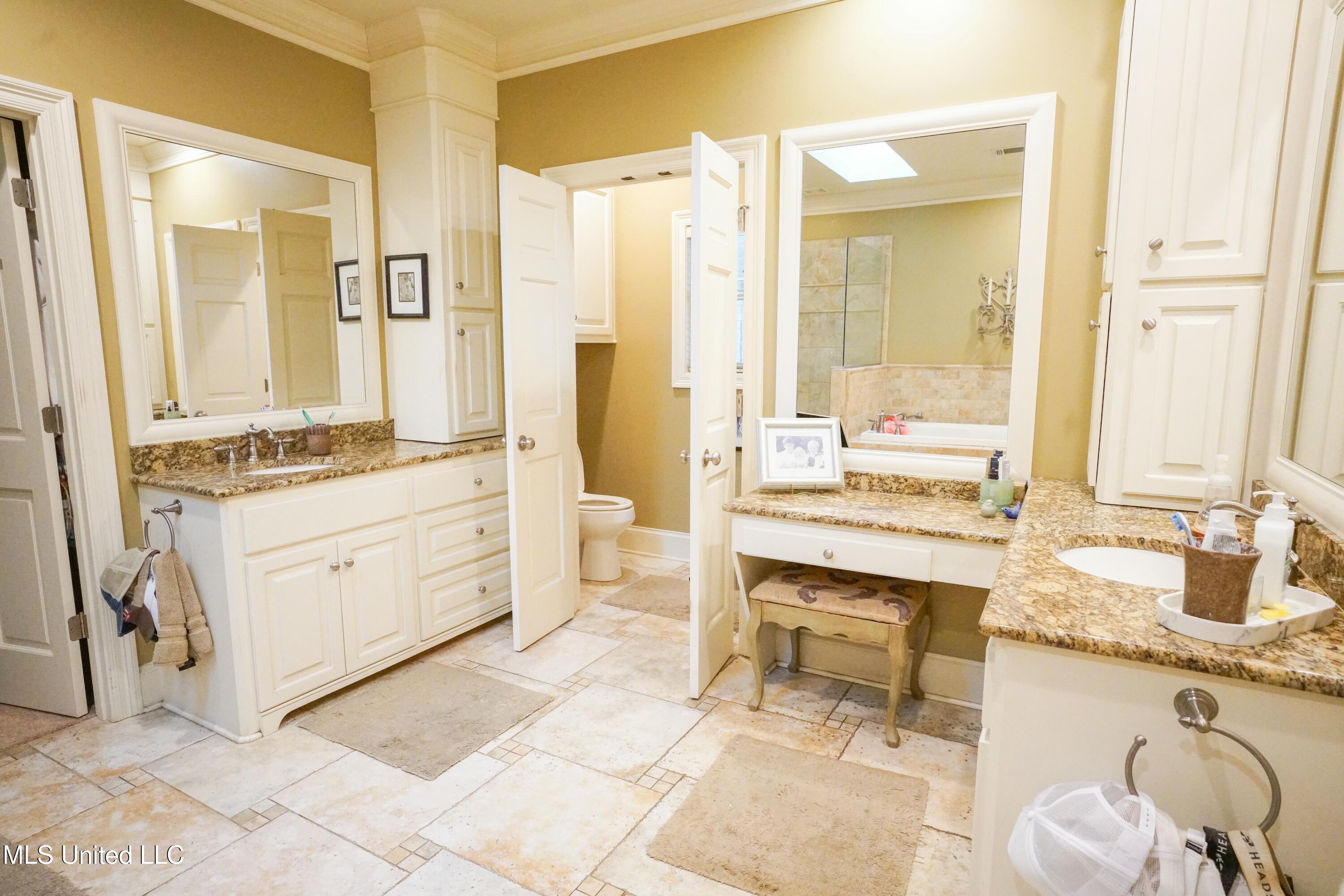 908 Newland Street Property Photo 25