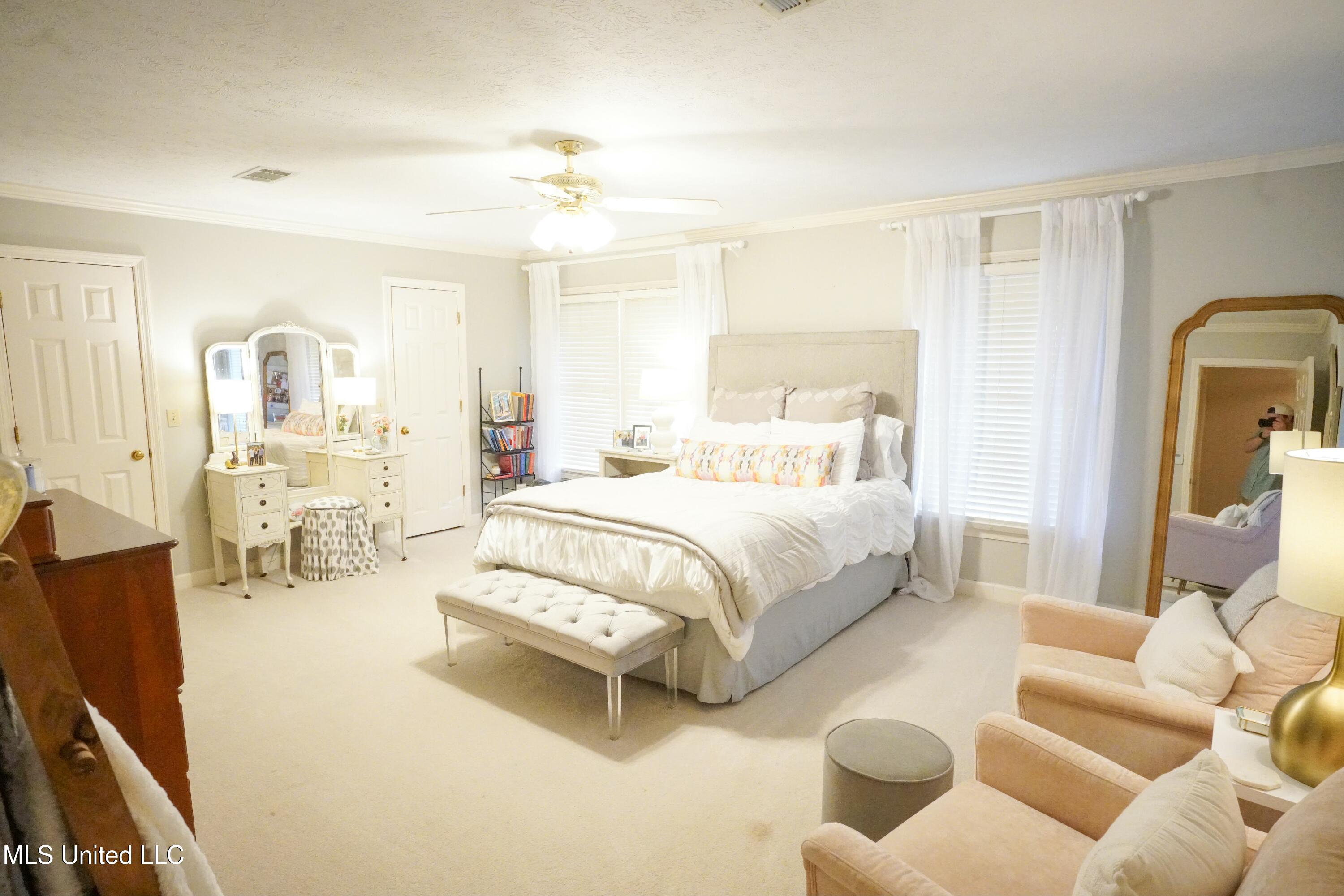 908 Newland Street Property Photo 28