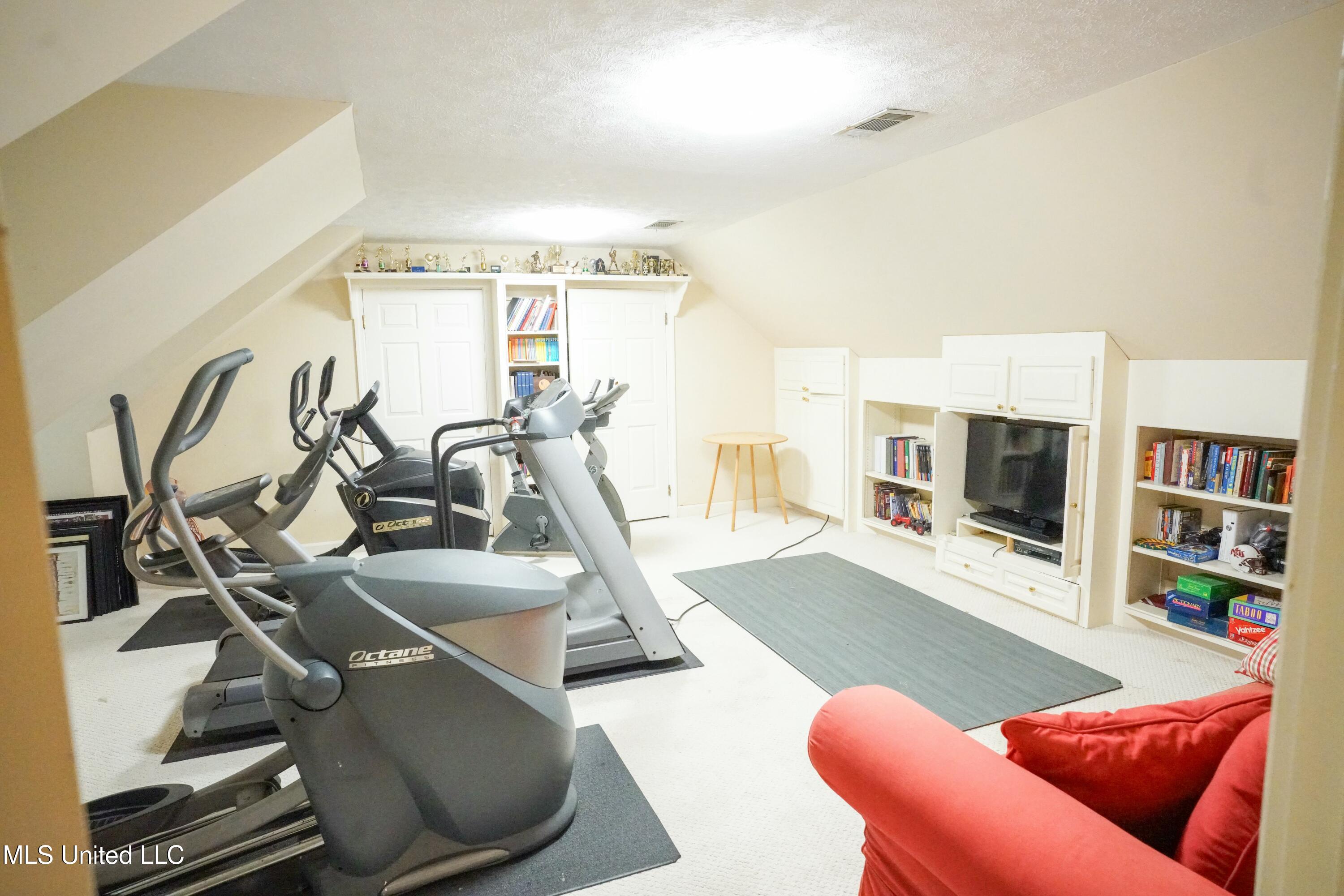 908 Newland Street Property Photo 40