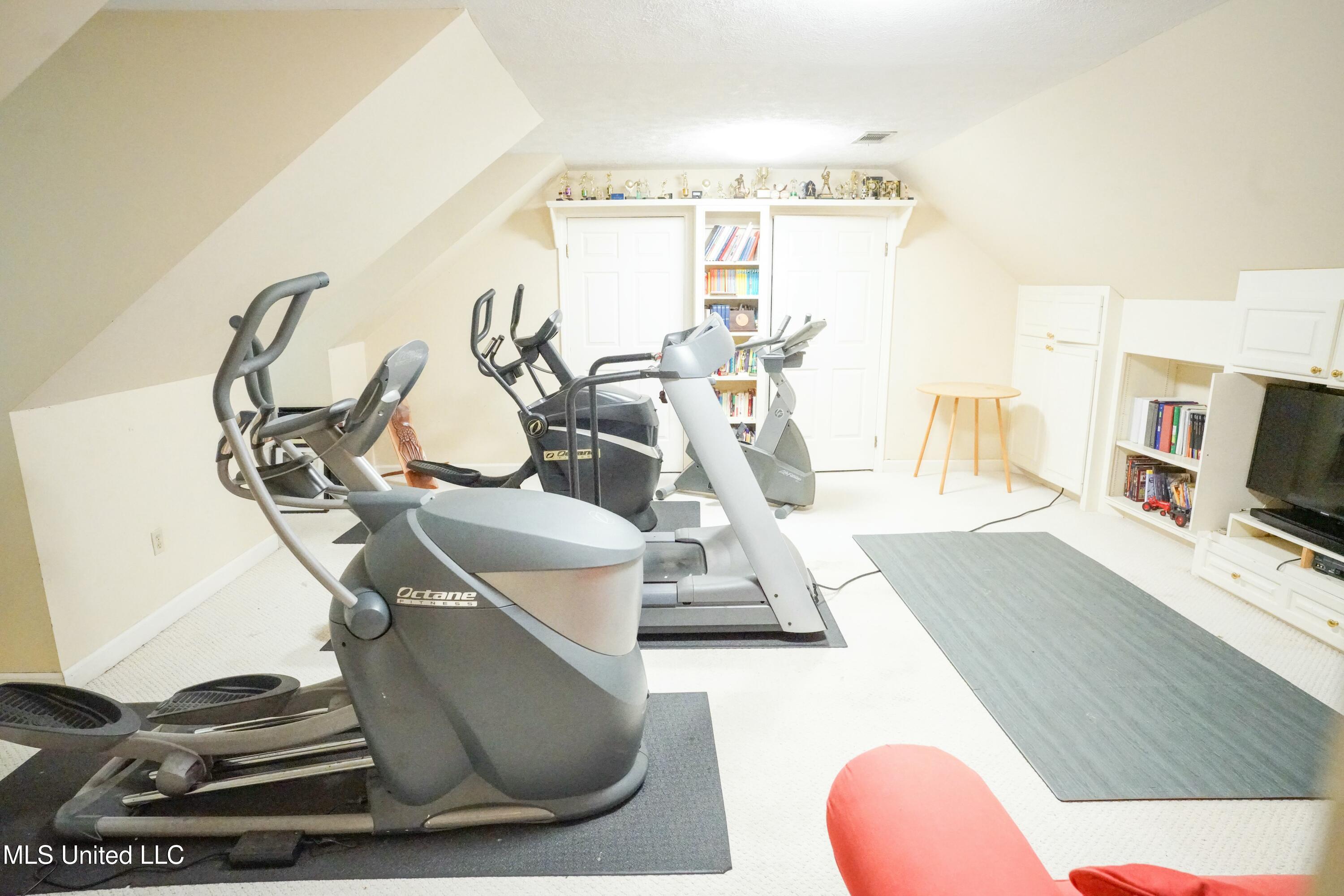 908 Newland Street Property Photo 41