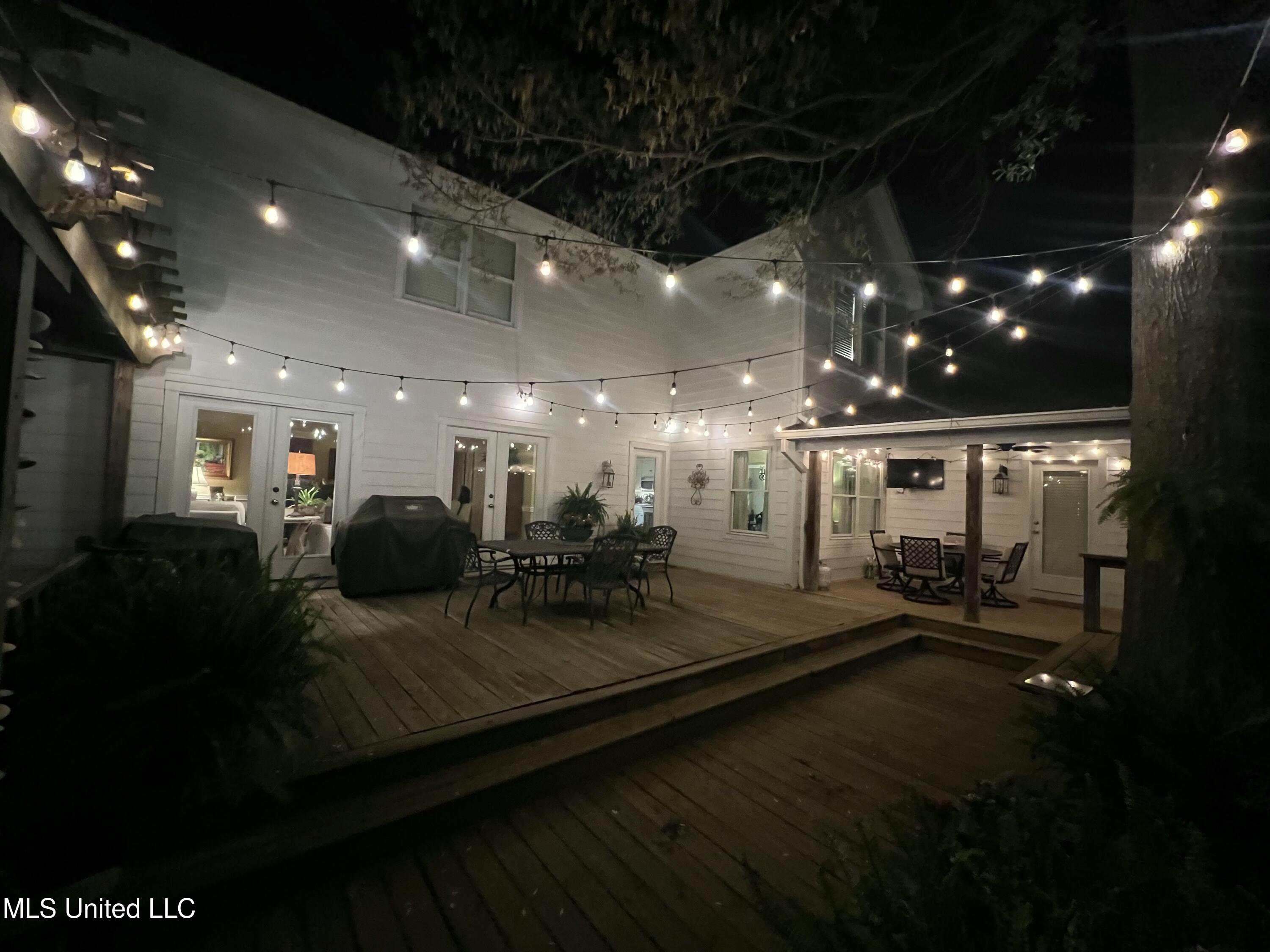 908 Newland Street Property Photo 42