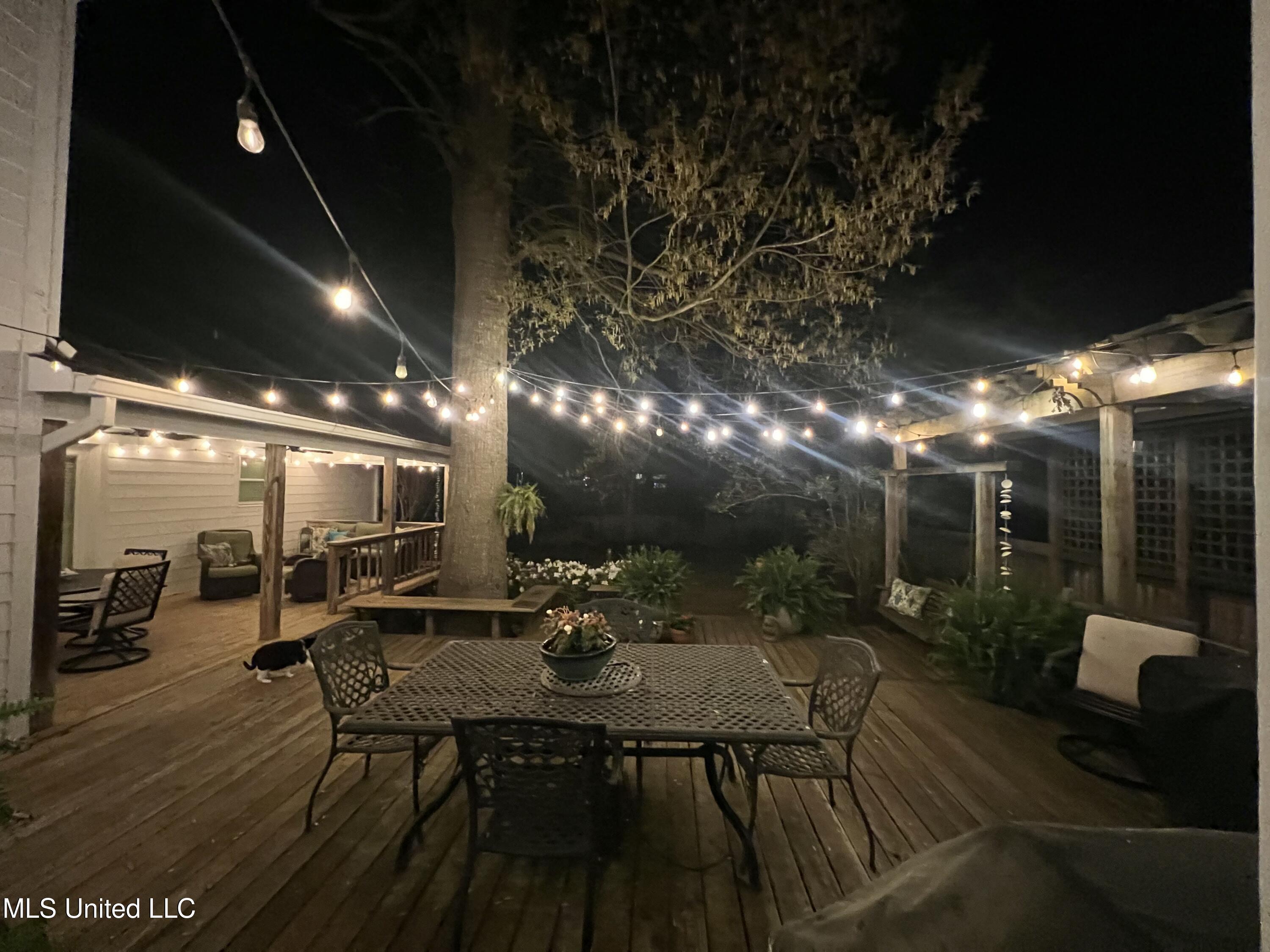 908 Newland Street Property Photo 43