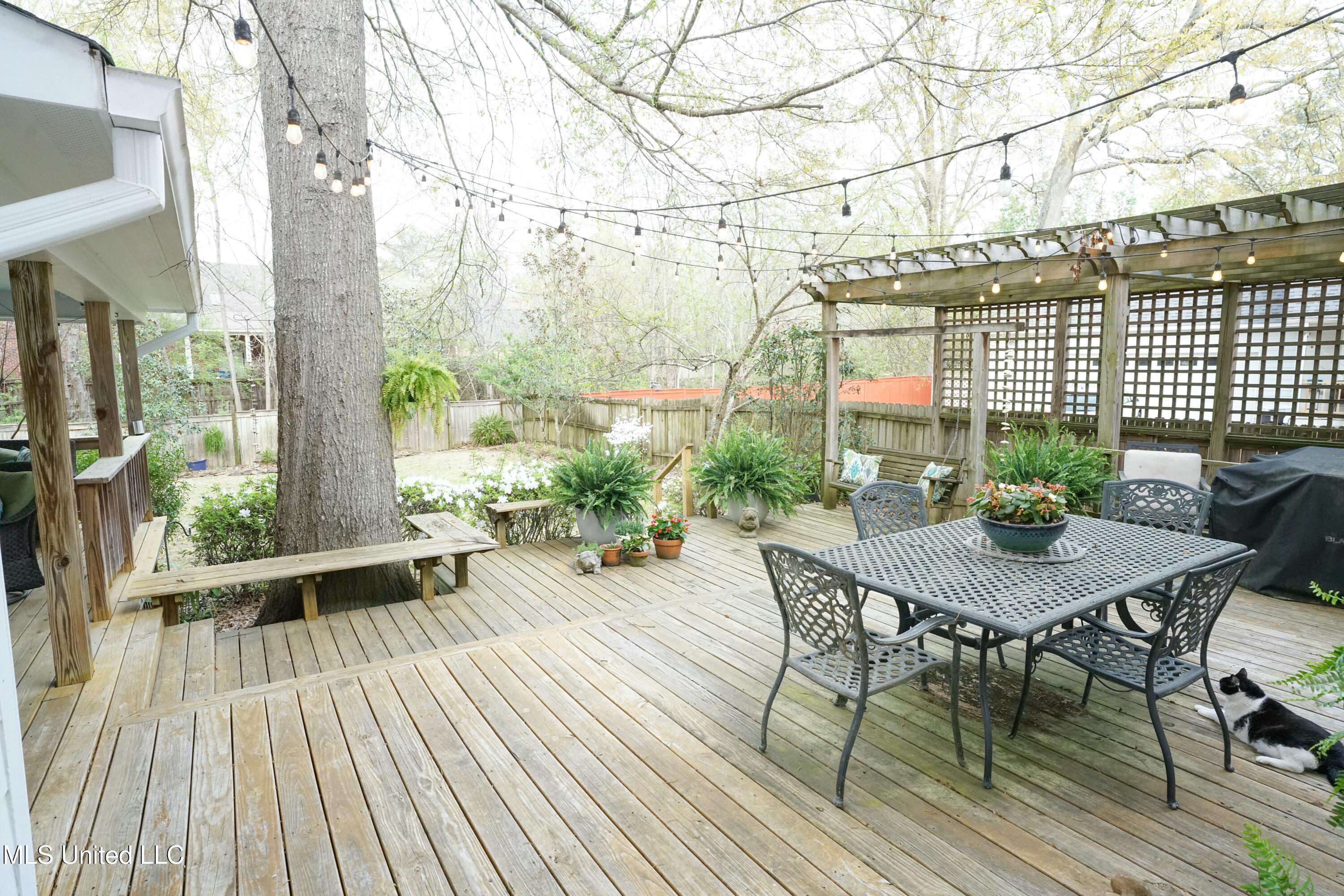 908 Newland Street Property Photo 44