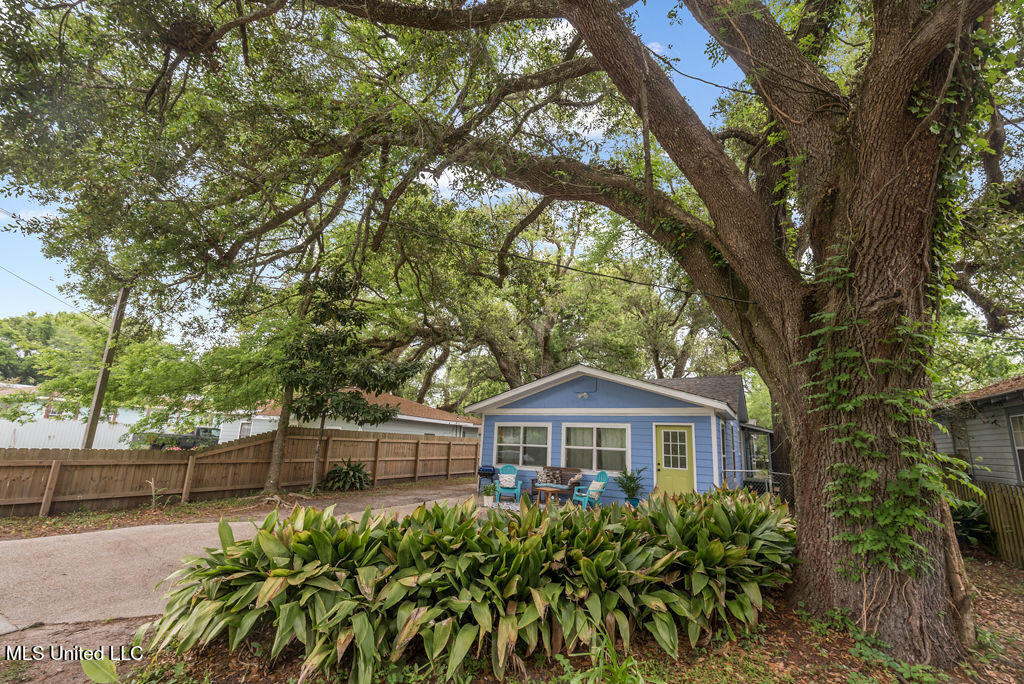 317 Ballentine Street Property Photo 1
