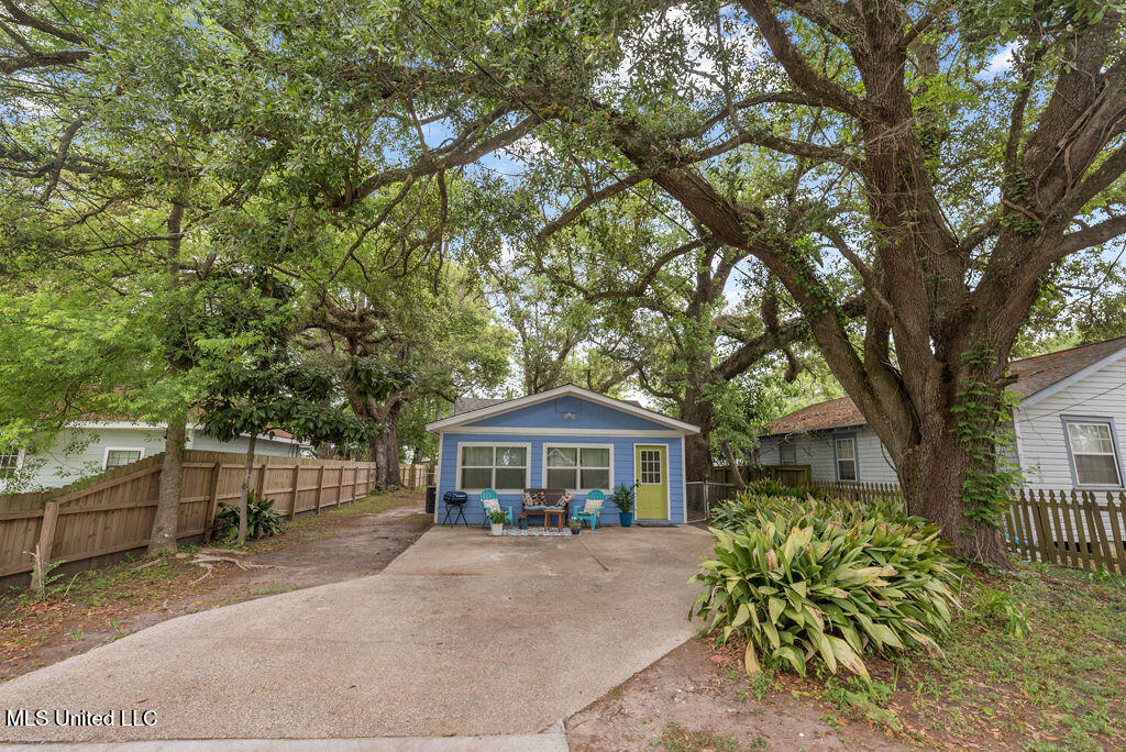 317 Ballentine Street Property Photo 5