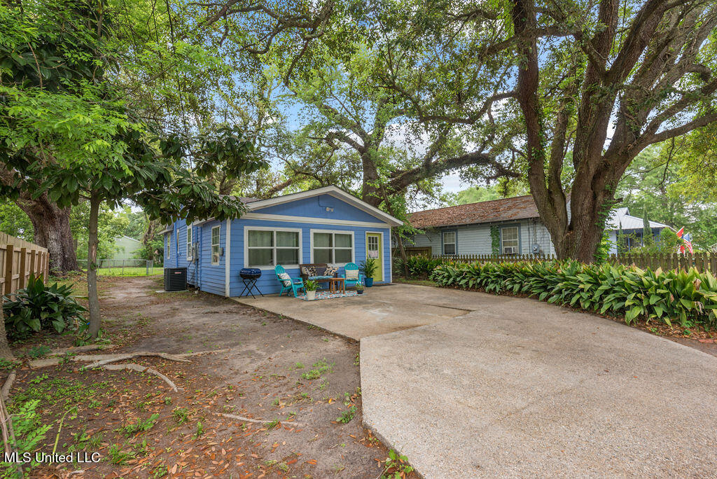 317 Ballentine Street Property Photo 7
