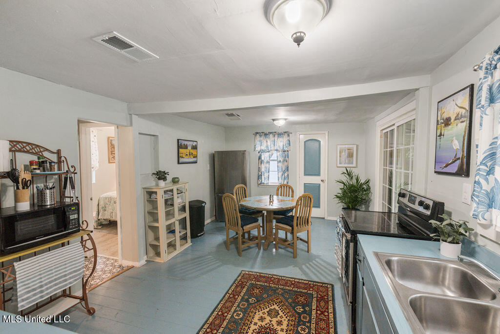 317 Ballentine Street Property Photo 24