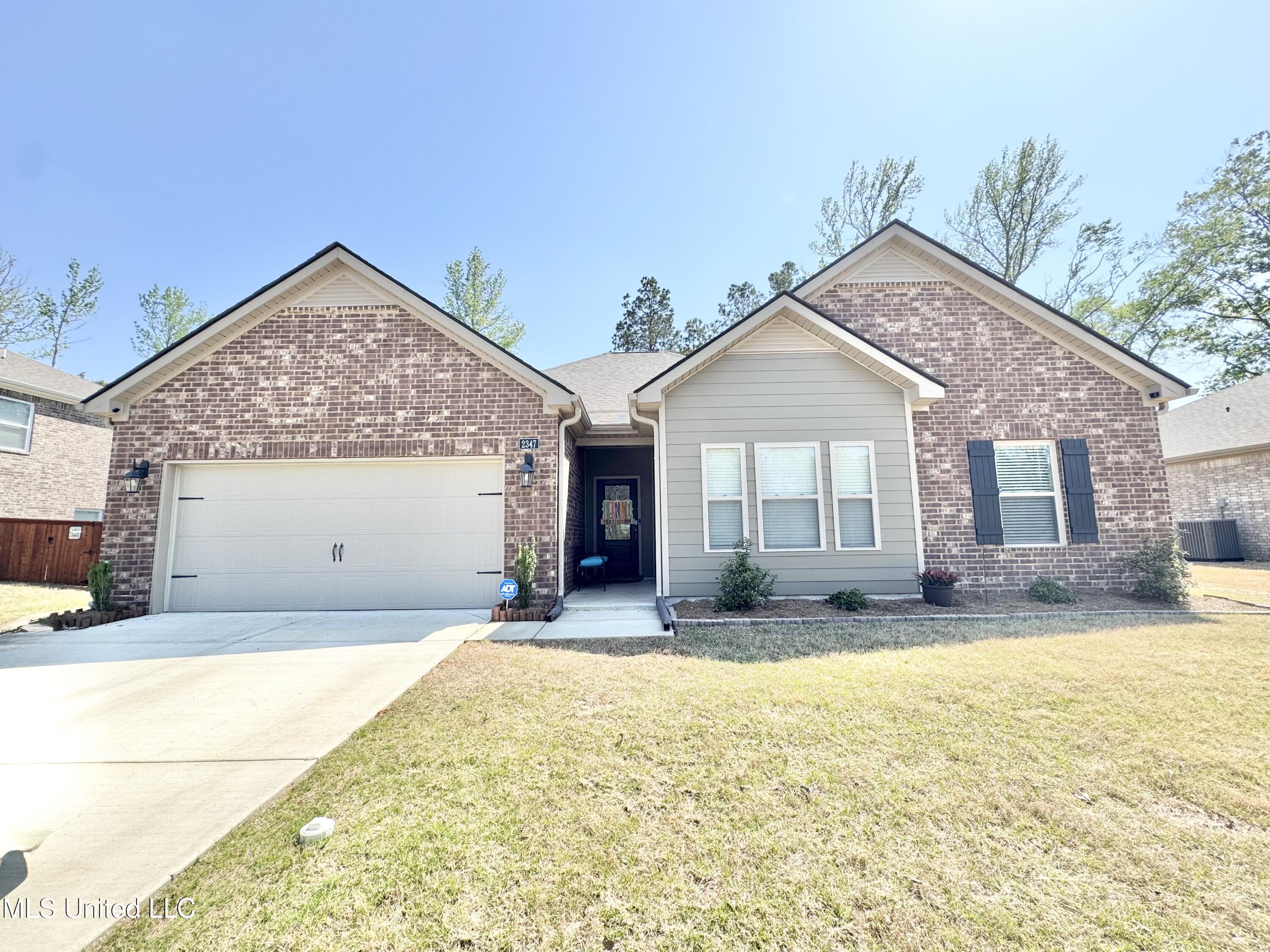2347 Hyacinth Lane Property Photo 1