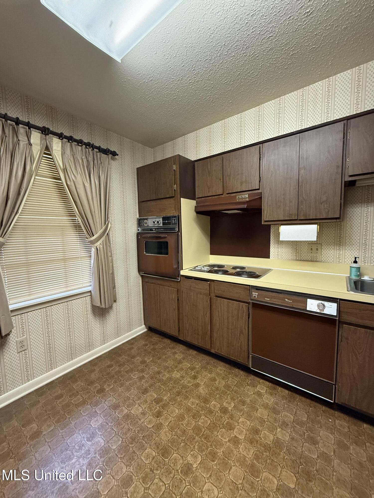 5155 Wayneland Drive Property Photo 10