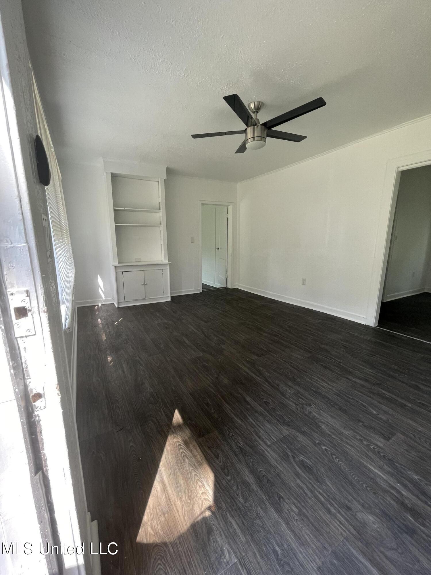 1830 Westover Street Property Photo 4