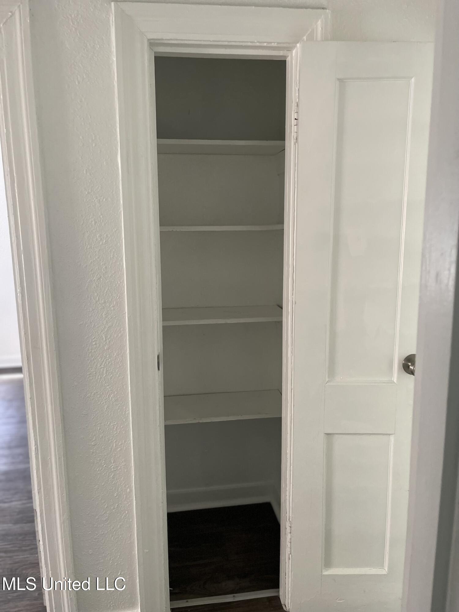 1830 Westover Street Property Photo 8