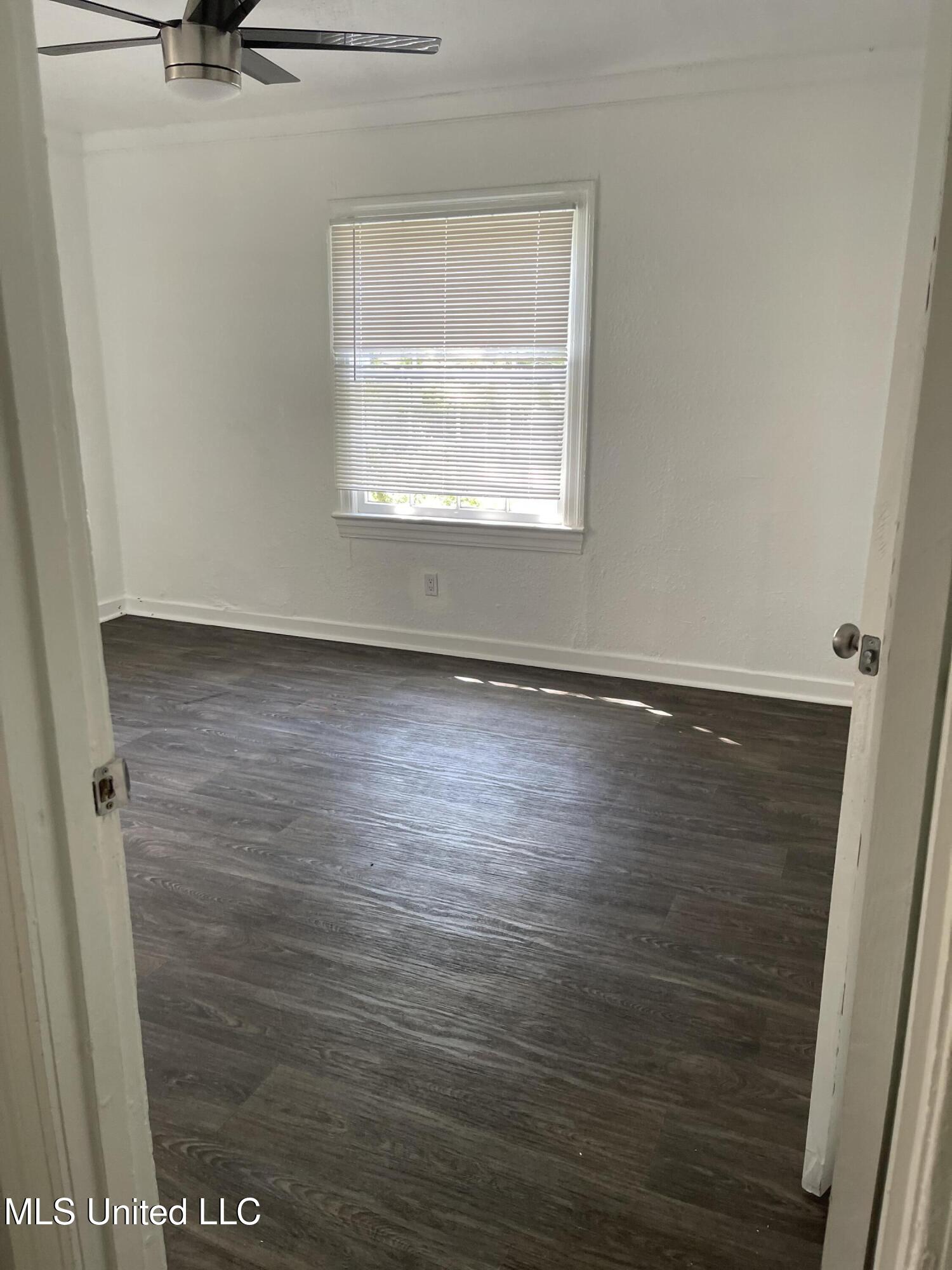 1830 Westover Street Property Photo 9