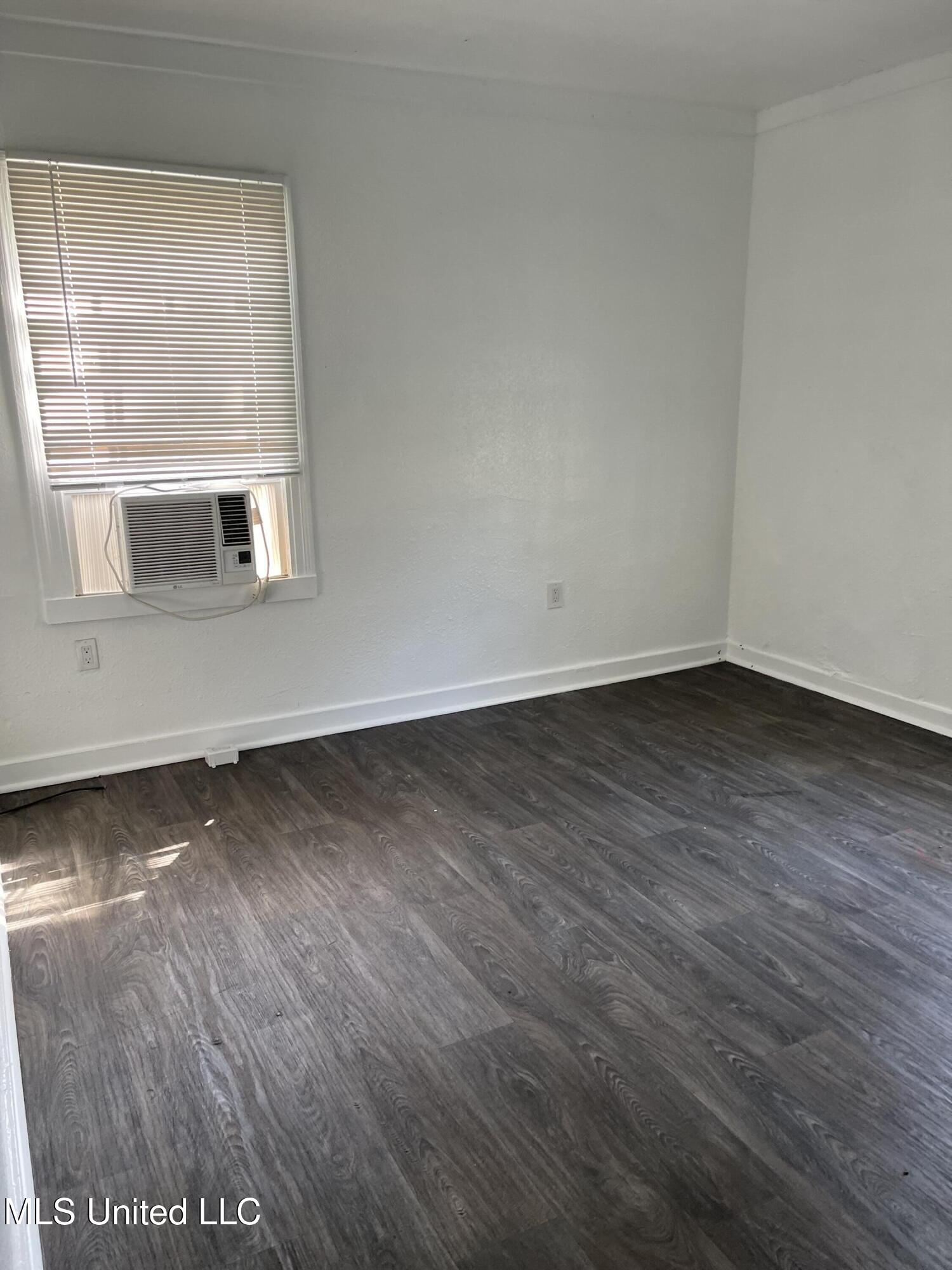 1830 Westover Street Property Photo 10