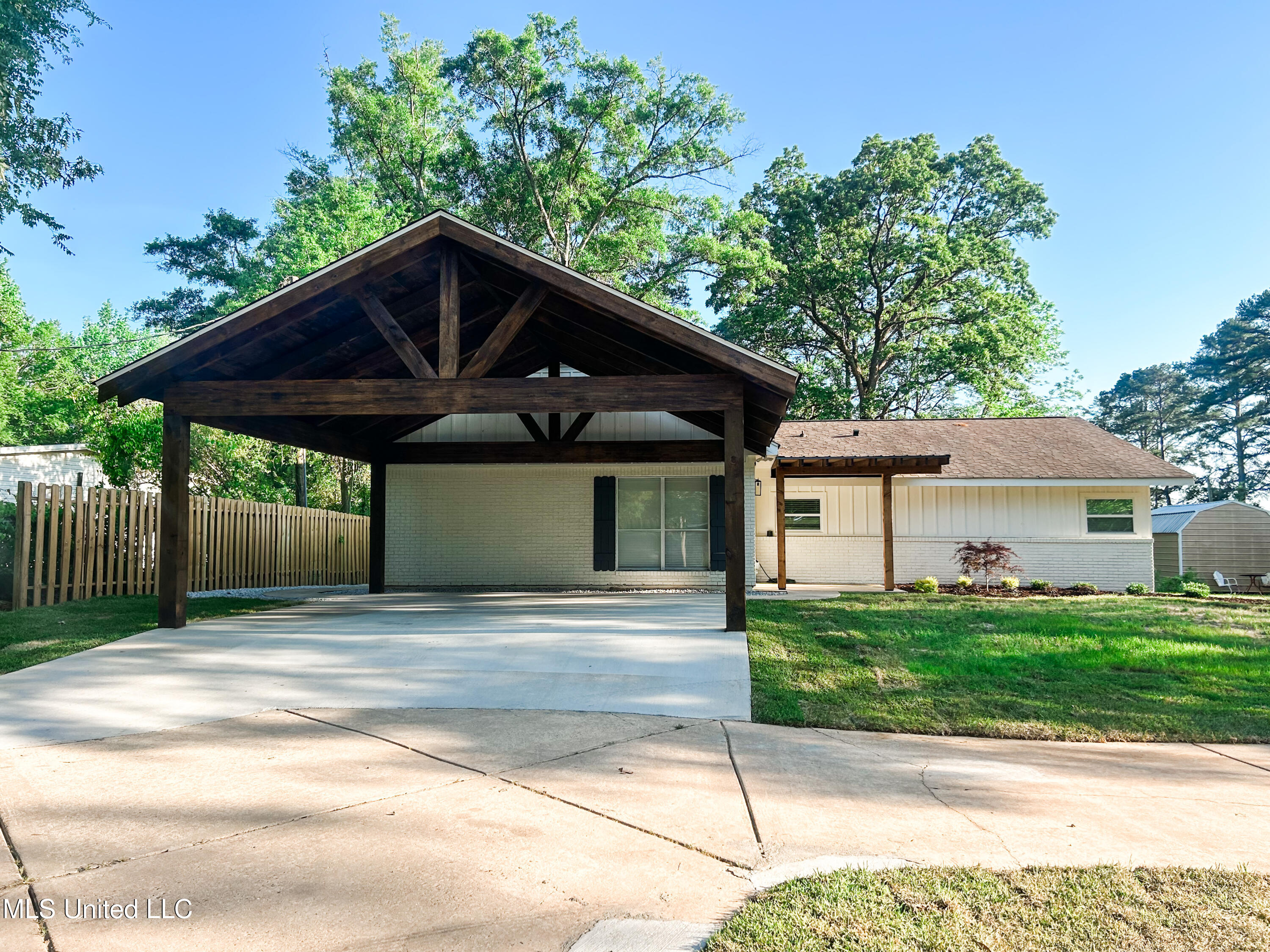 1611 Florence Byram Road Property Photo 1