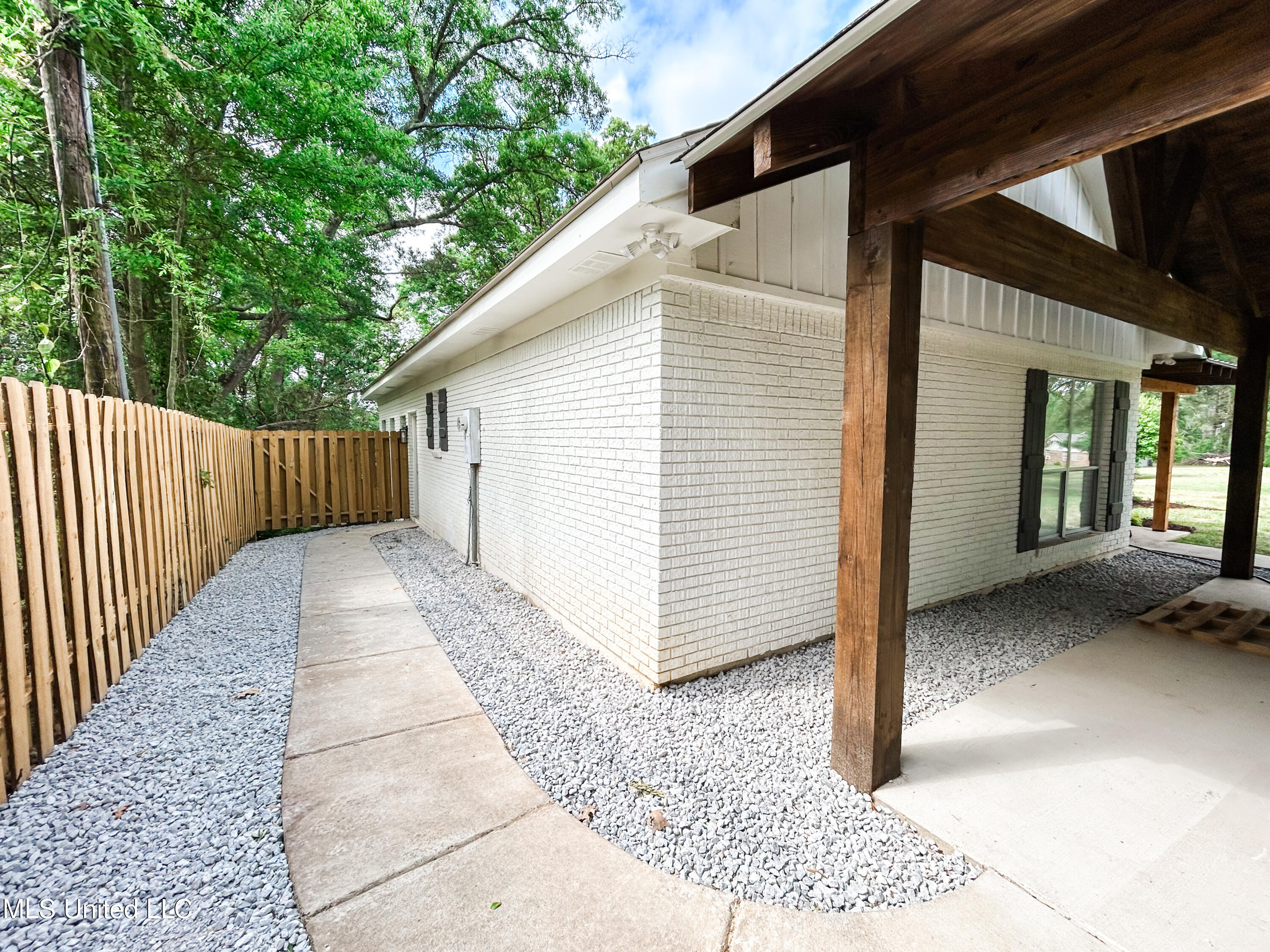 1611 Florence Byram Road Property Photo 2
