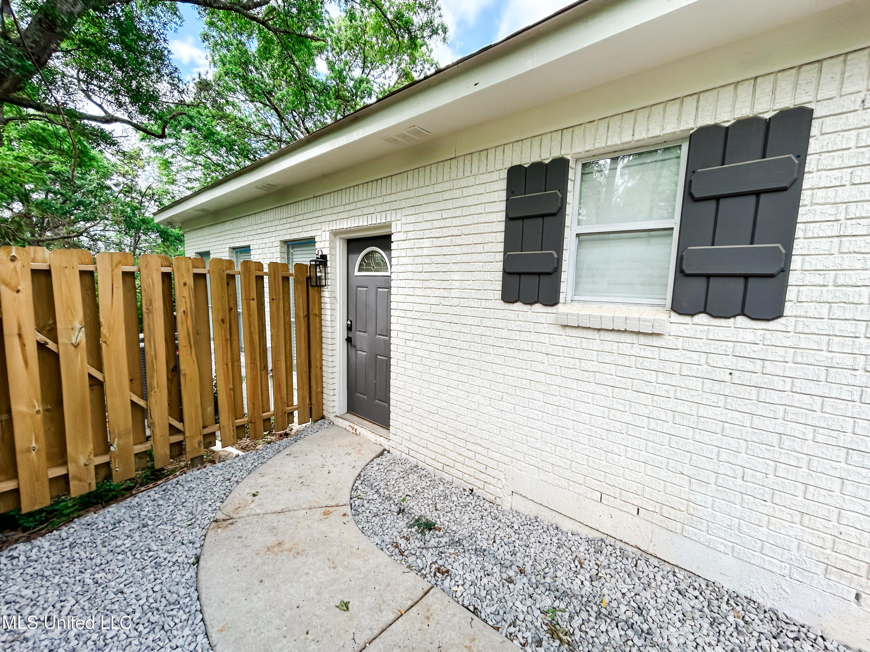 1611 Florence Byram Road Property Photo 3