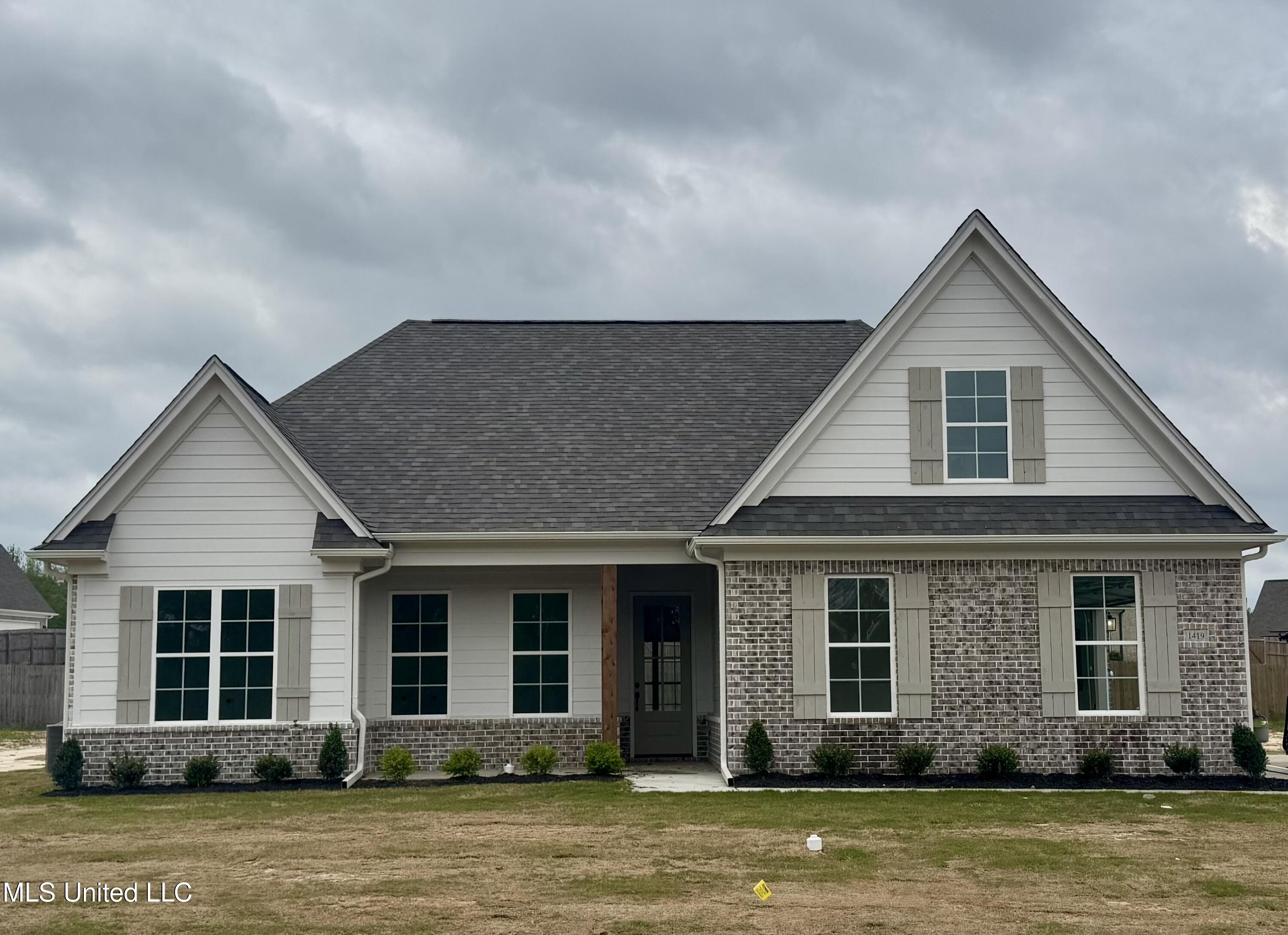 1419 Caroline Court Property Photo 1
