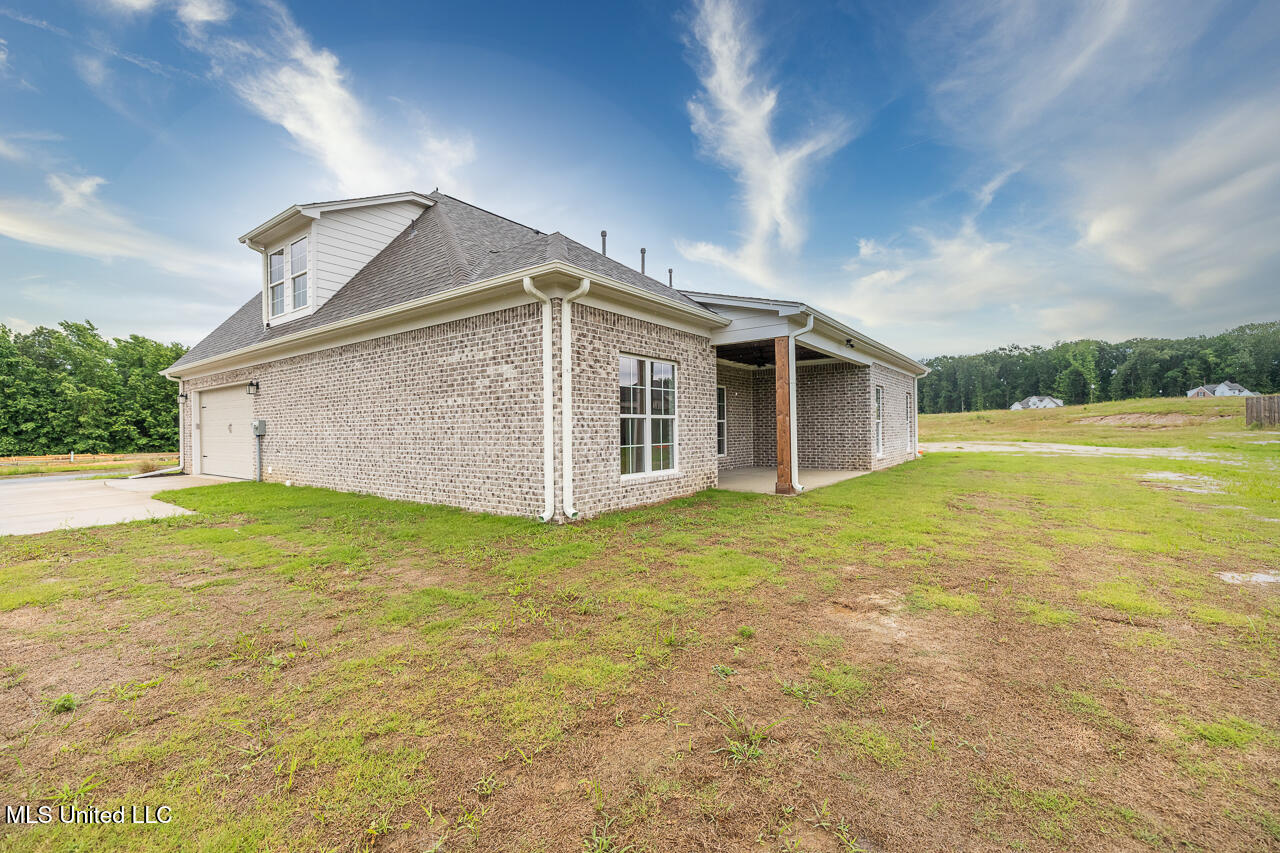 1419 Caroline Court Property Photo 4