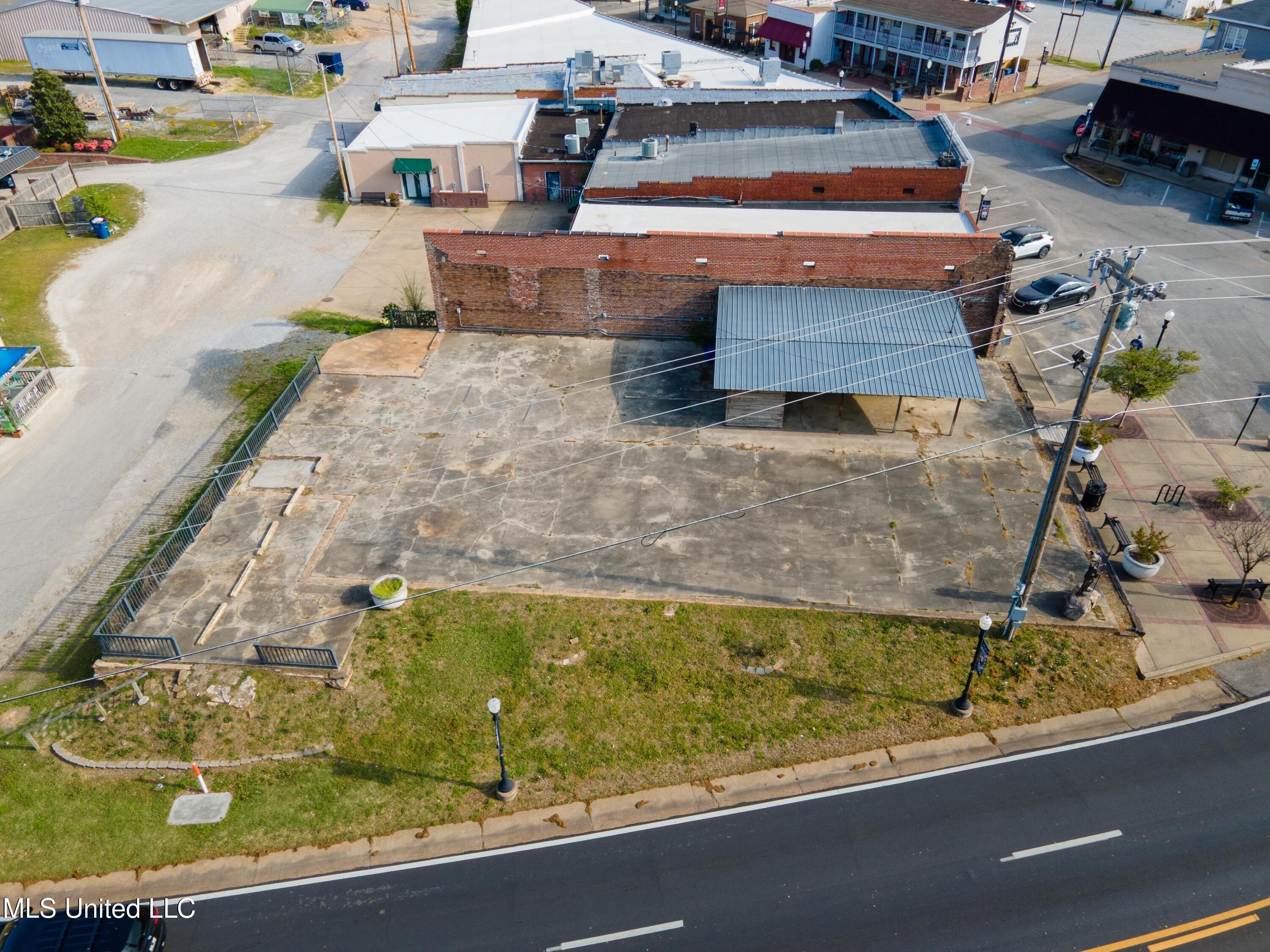 9092 Goodman Road Property Photo 10