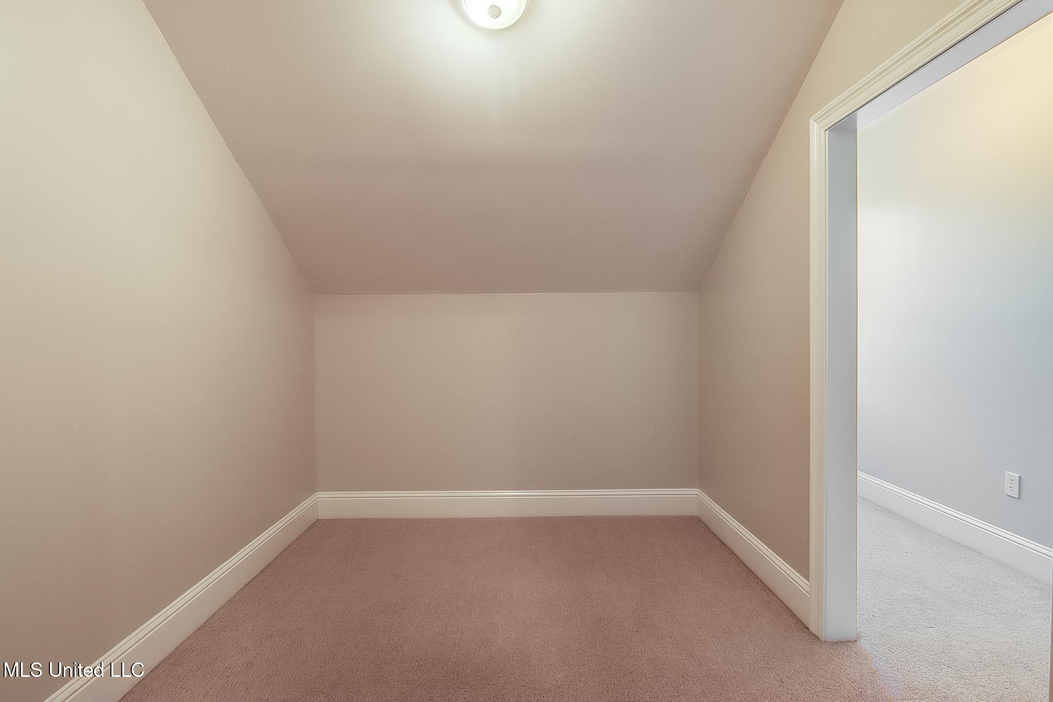 211 Capri Place Property Photo 22