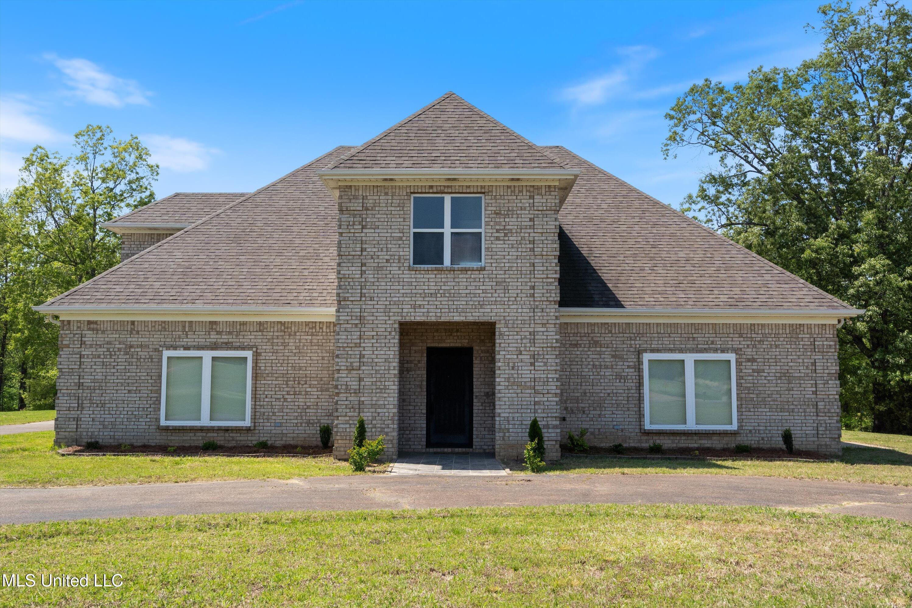 206 Swan Lk Drive Property Photo 1