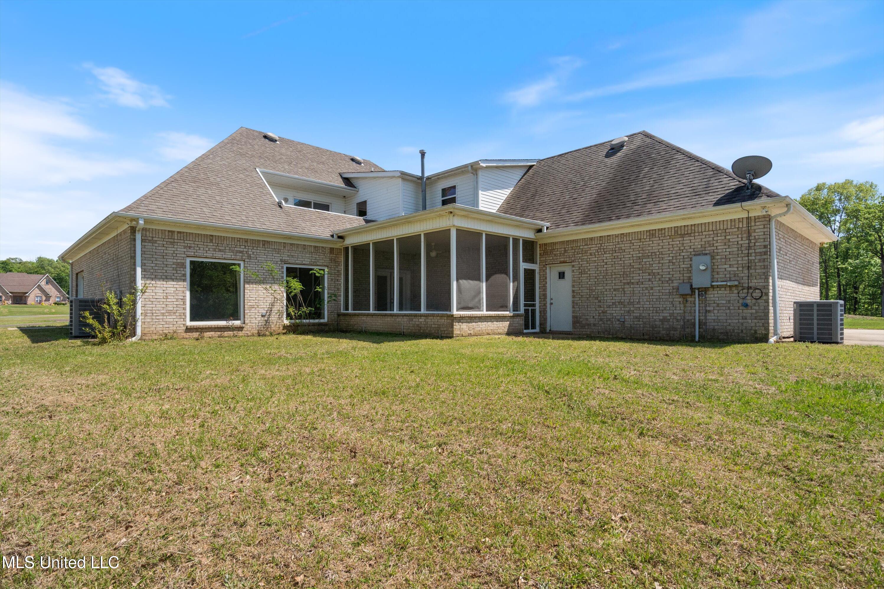 206 Swan Lk Drive Property Photo 7