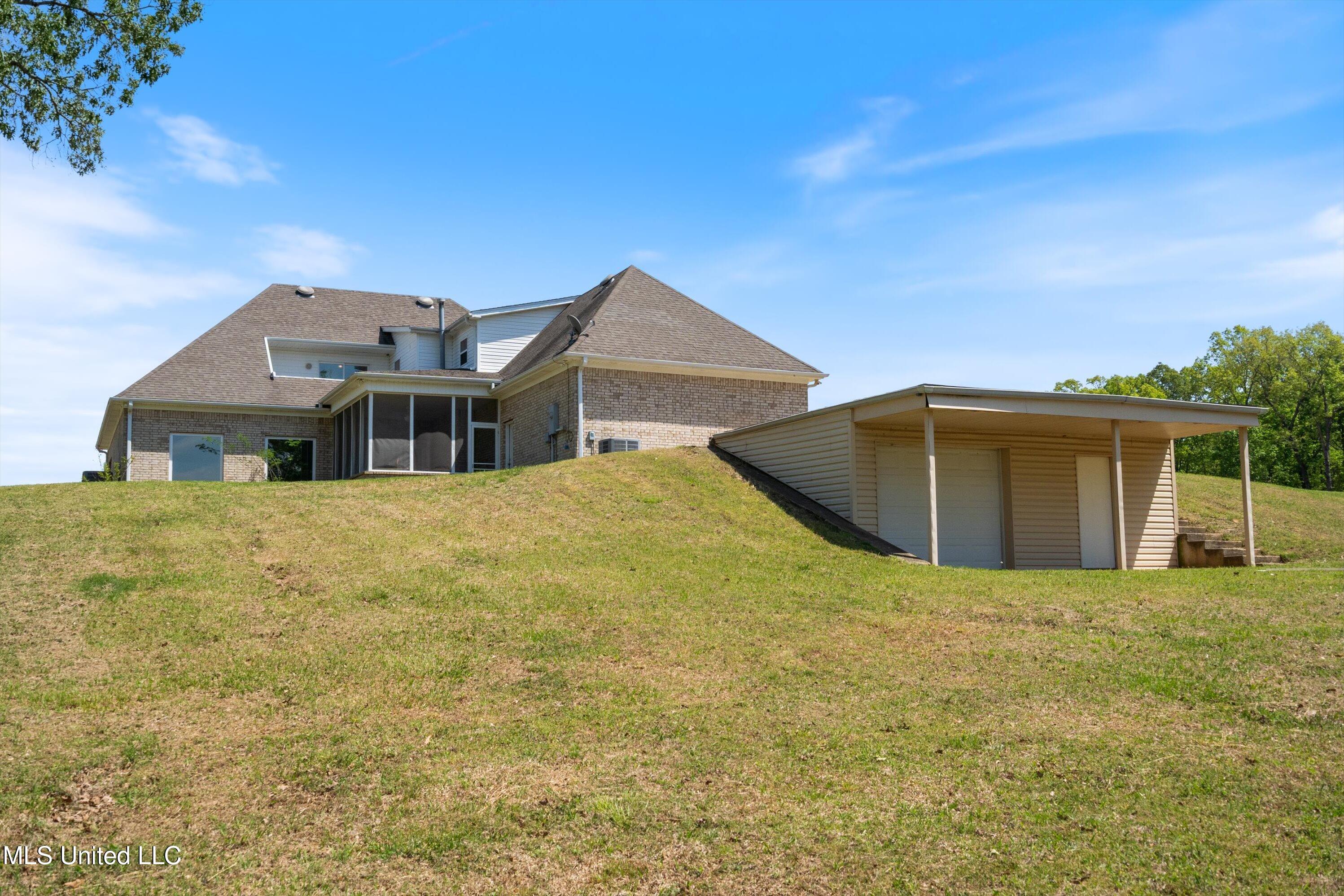 206 Swan Lk Drive Property Photo 8