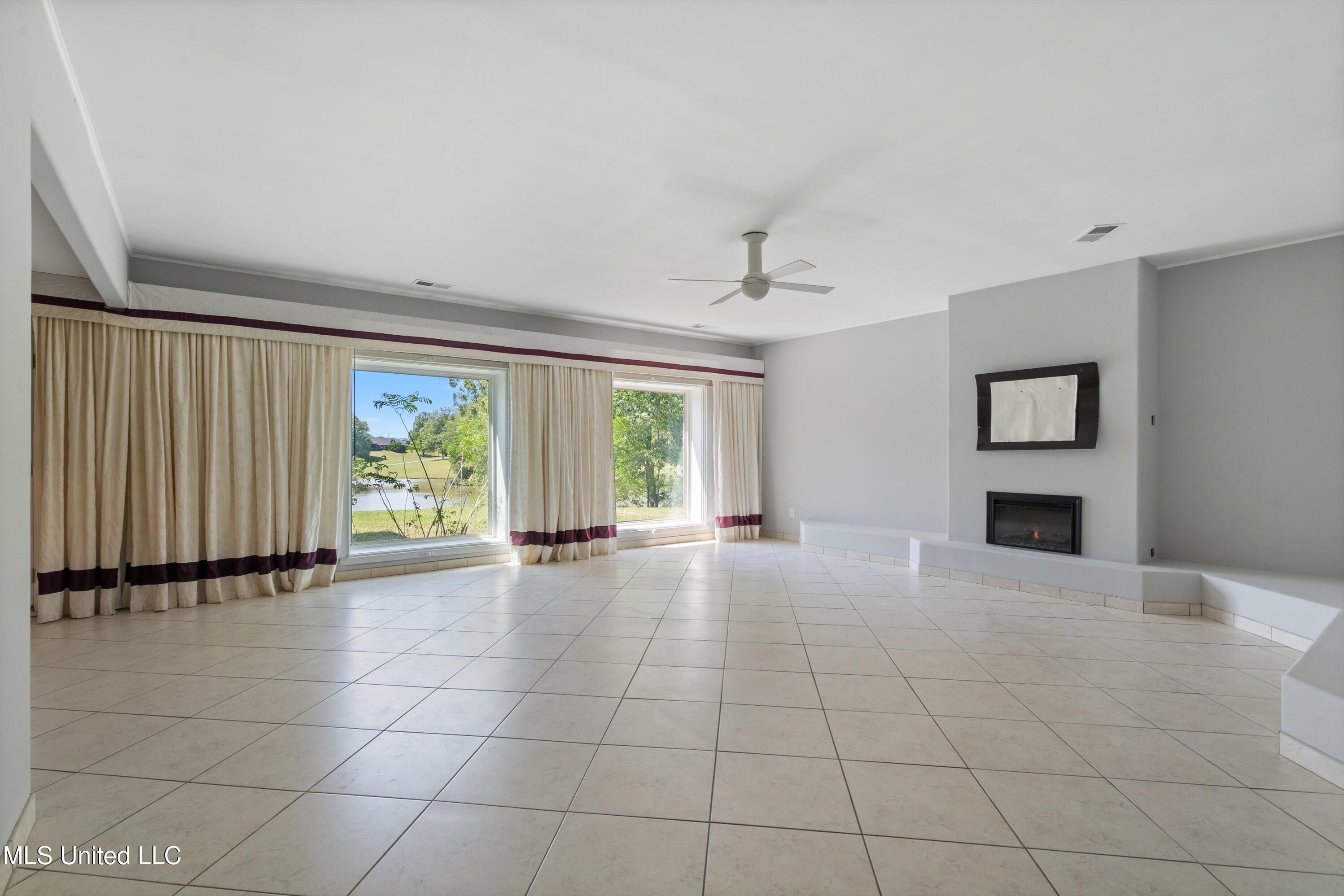 206 Swan Lk Drive Property Photo 12