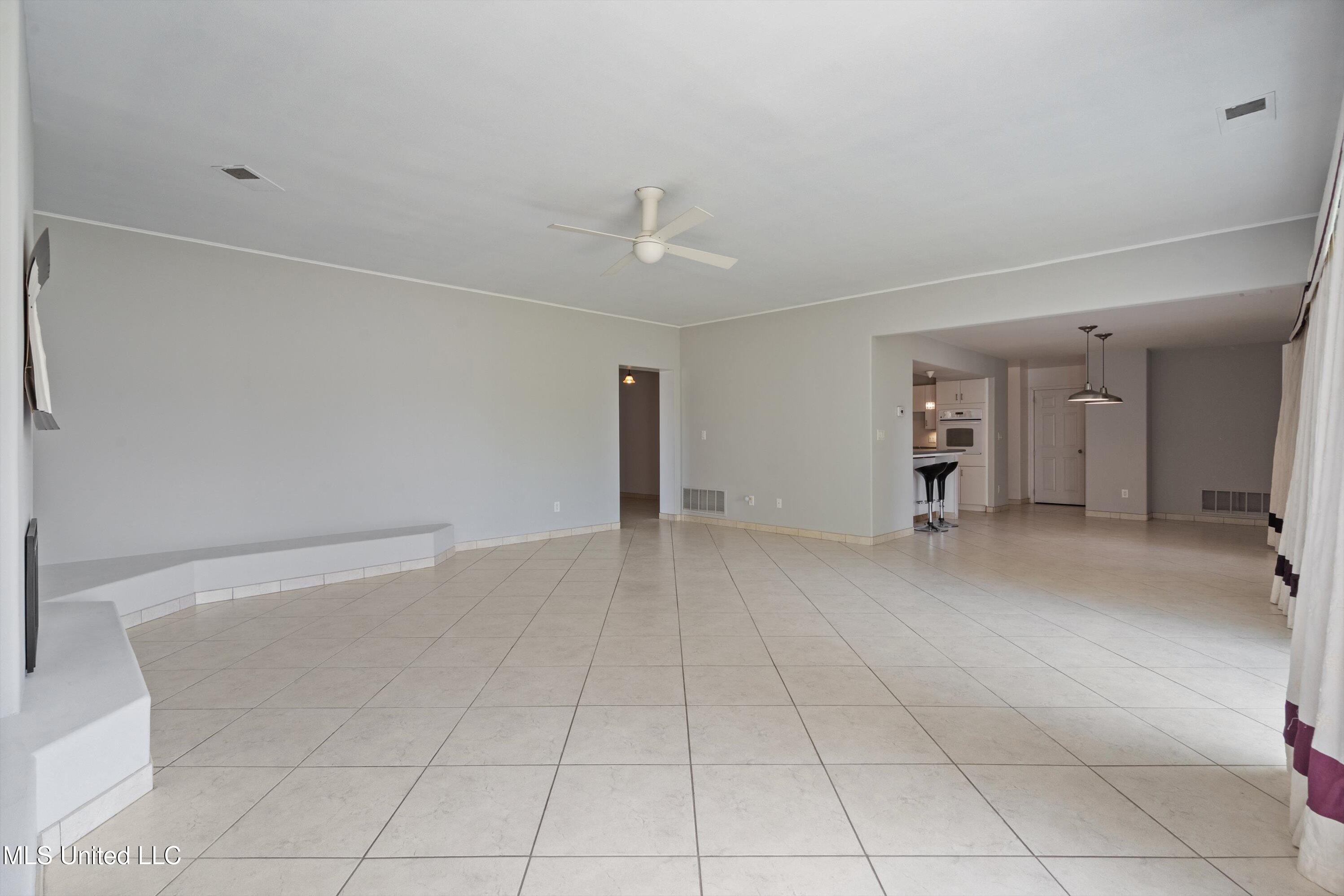 206 Swan Lk Drive Property Photo 15