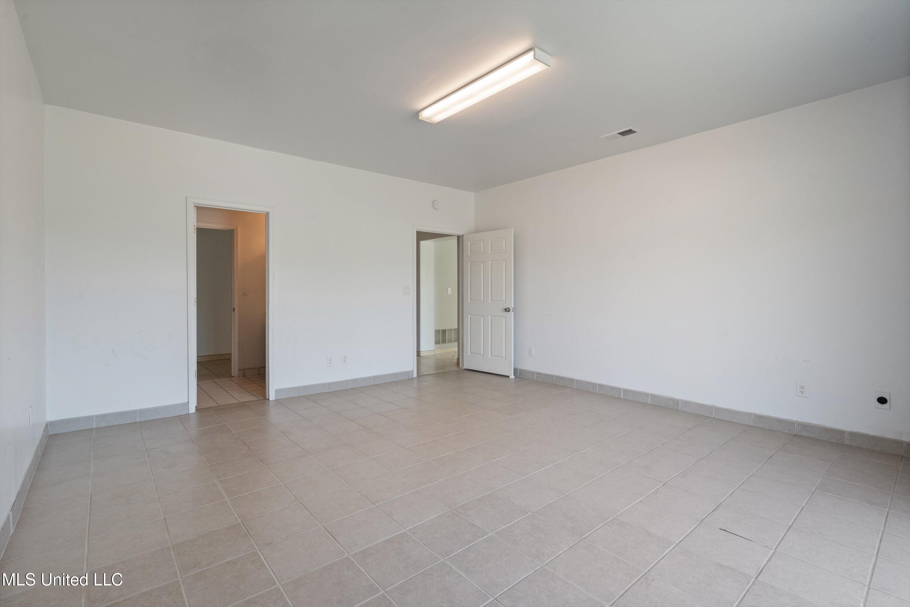 206 Swan Lk Drive Property Photo 25