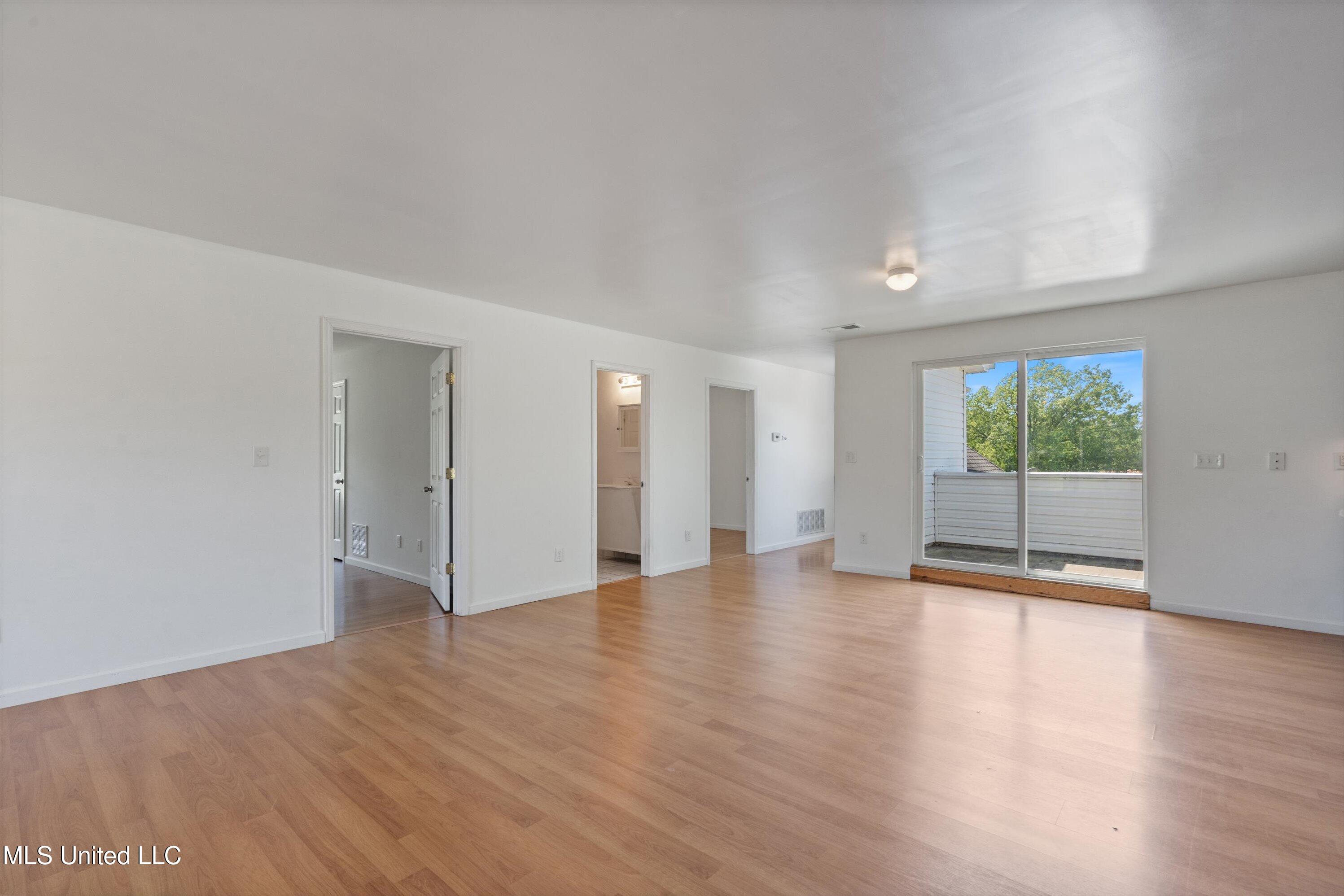 206 Swan Lk Drive Property Photo 44